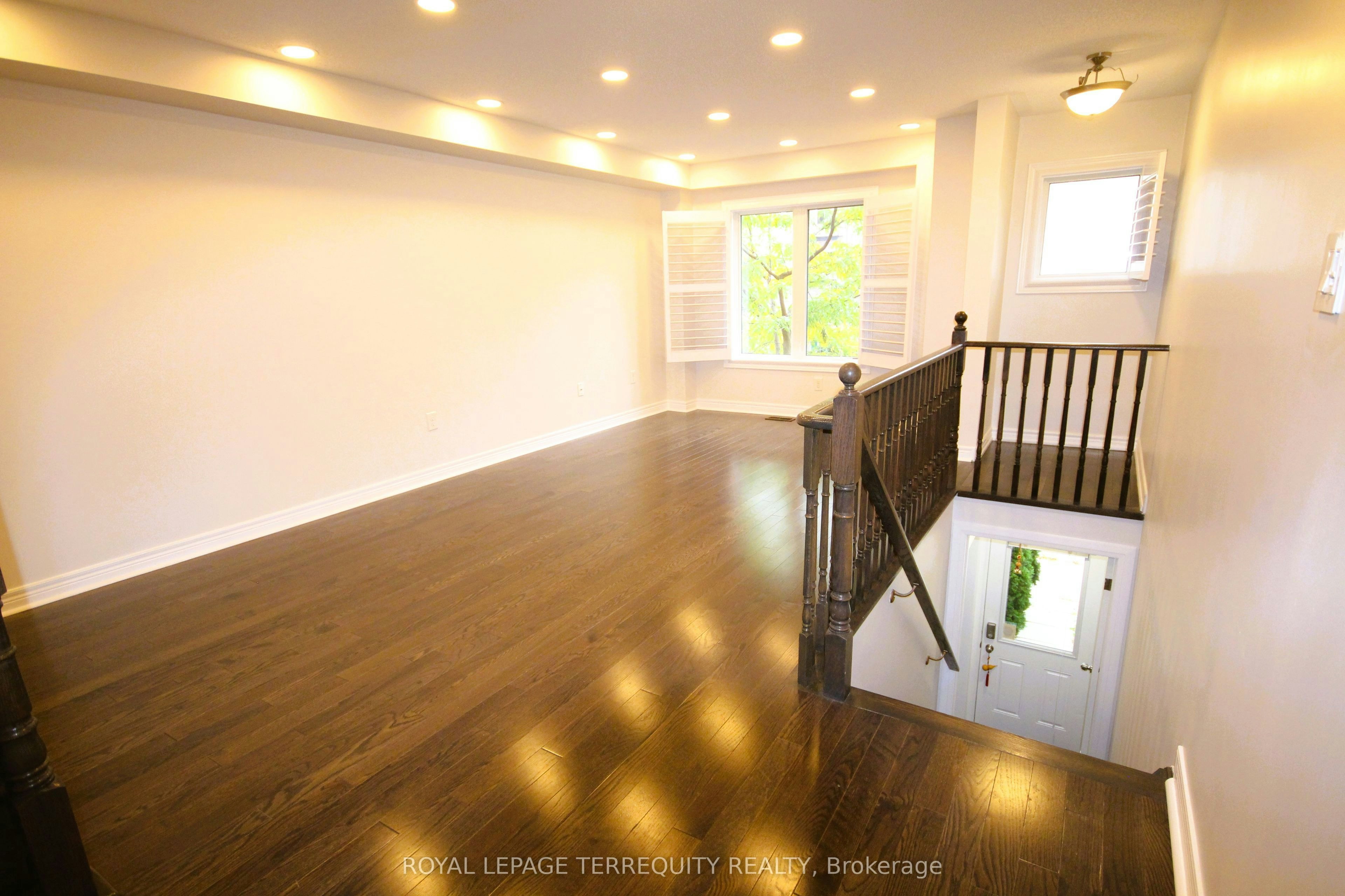 Upper-19 De Jong Street, Toronto, ON, M1P 0C1 - 2