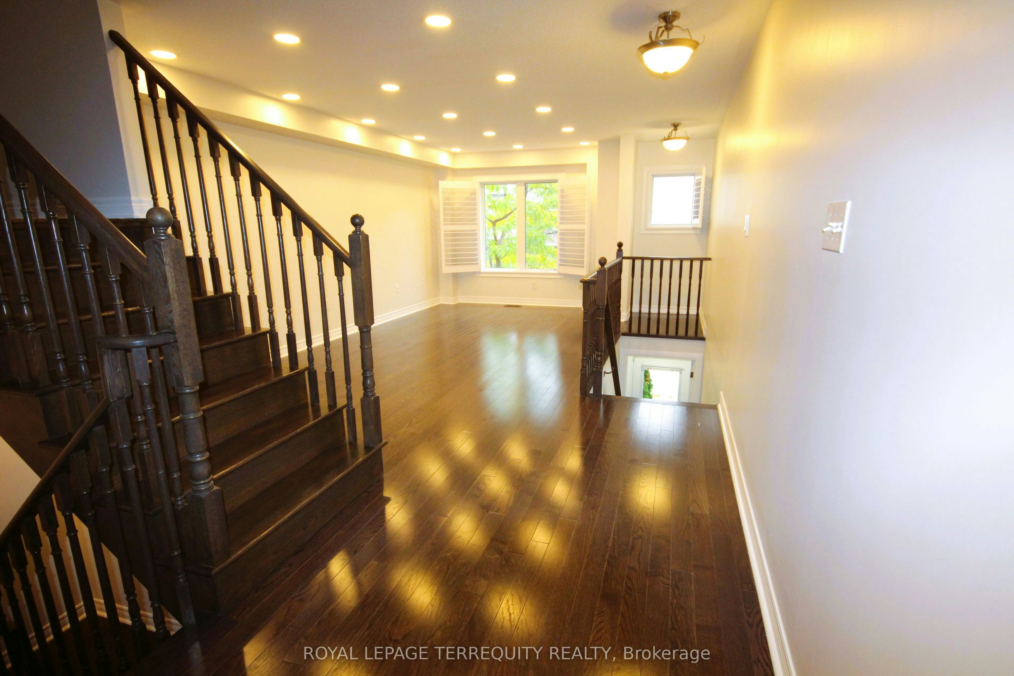 Upper-19 De Jong Street, Toronto, ON, M1P 0C1 - 4