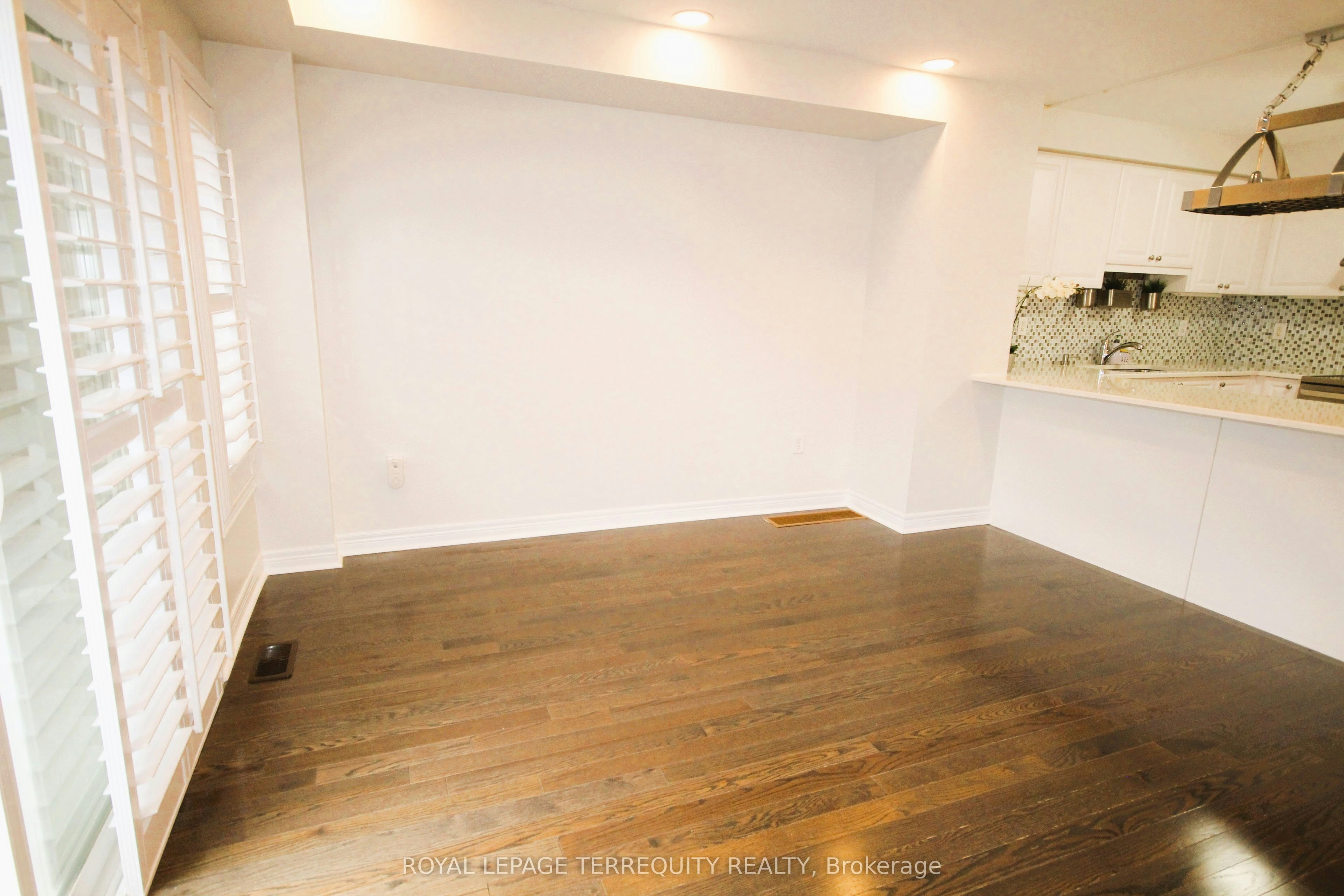 Upper-19 De Jong Street, Toronto, ON, M1P 0C1 - 13