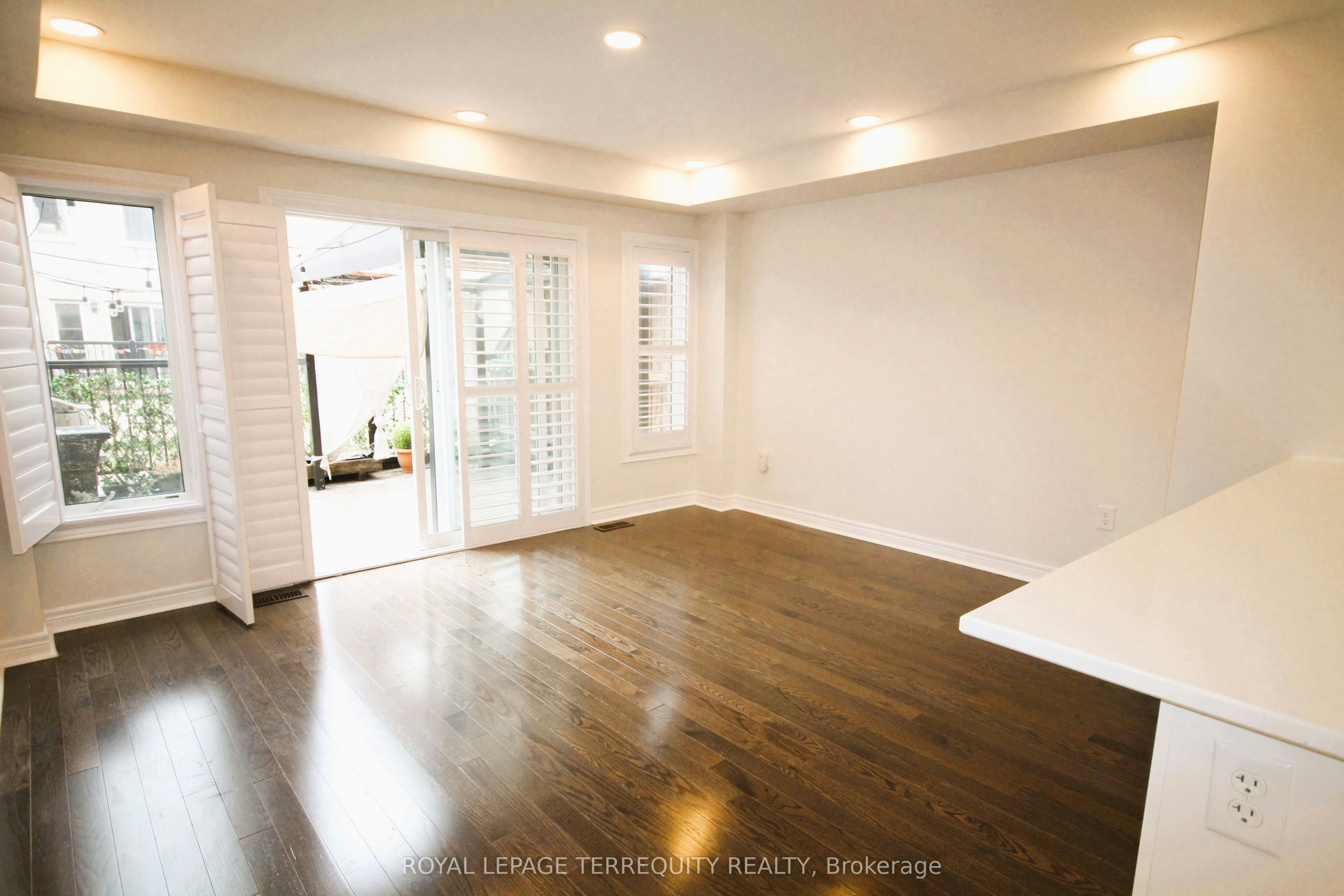 Upper-19 De Jong Street, Toronto, ON, M1P 0C1 - 16