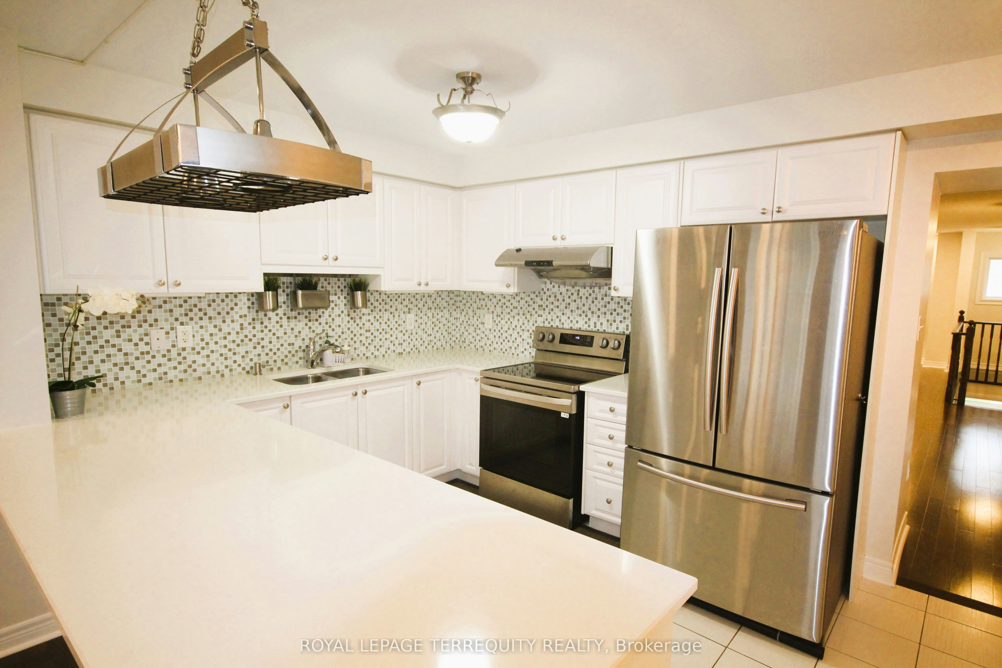 Upper-19 De Jong Street, Toronto, ON, M1P 0C1 - 8