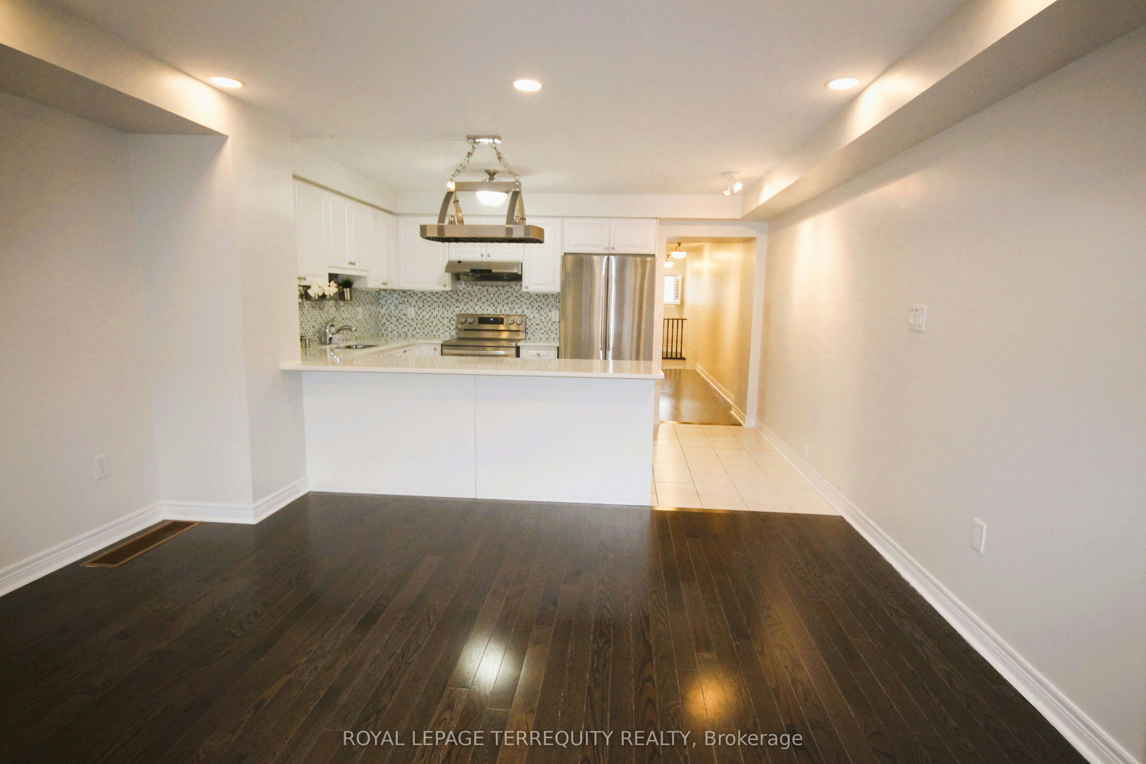 Upper-19 De Jong Street, Toronto, ON, M1P 0C1 - 12