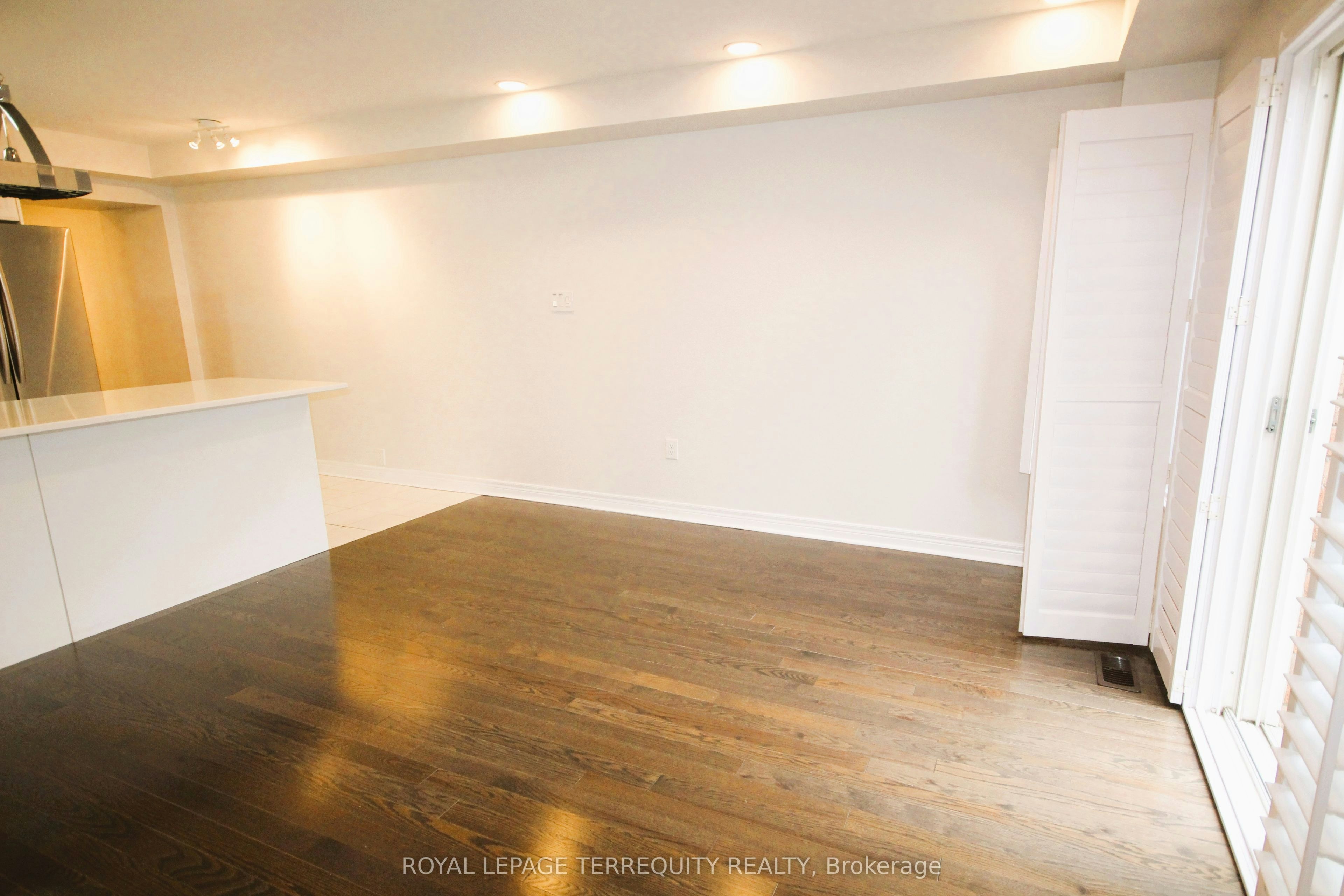 Upper-19 De Jong Street, Toronto, ON, M1P 0C1 - 14