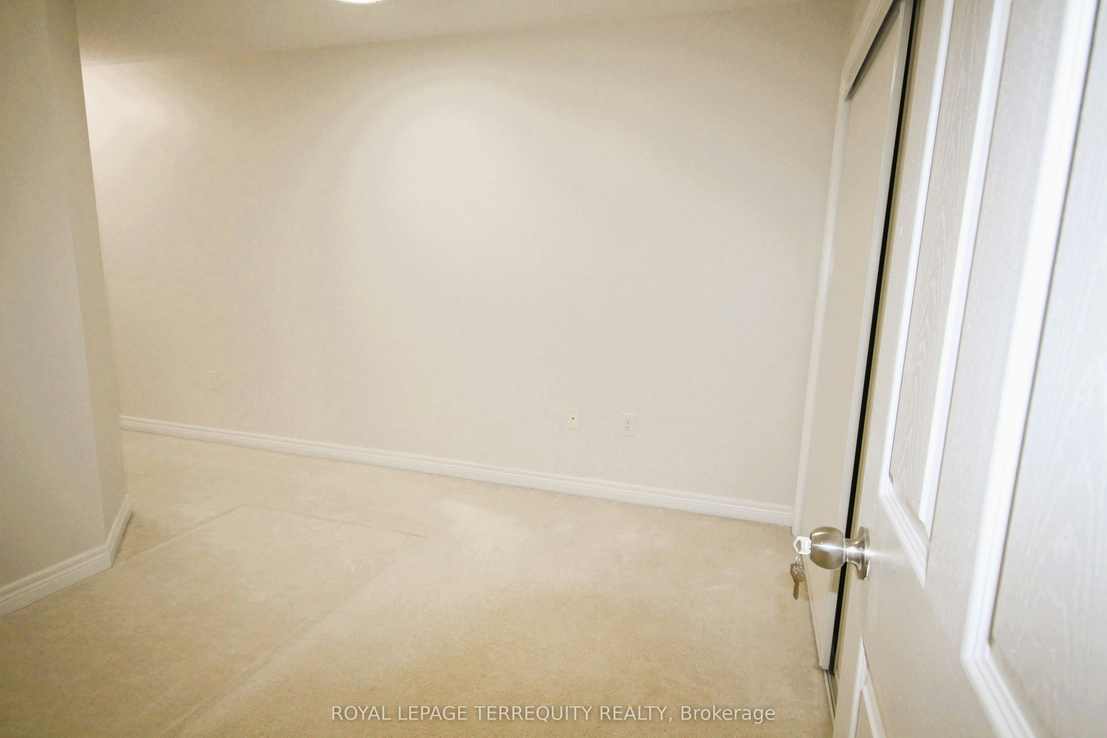 Upper-19 De Jong Street, Toronto, ON, M1P 0C1 - 27