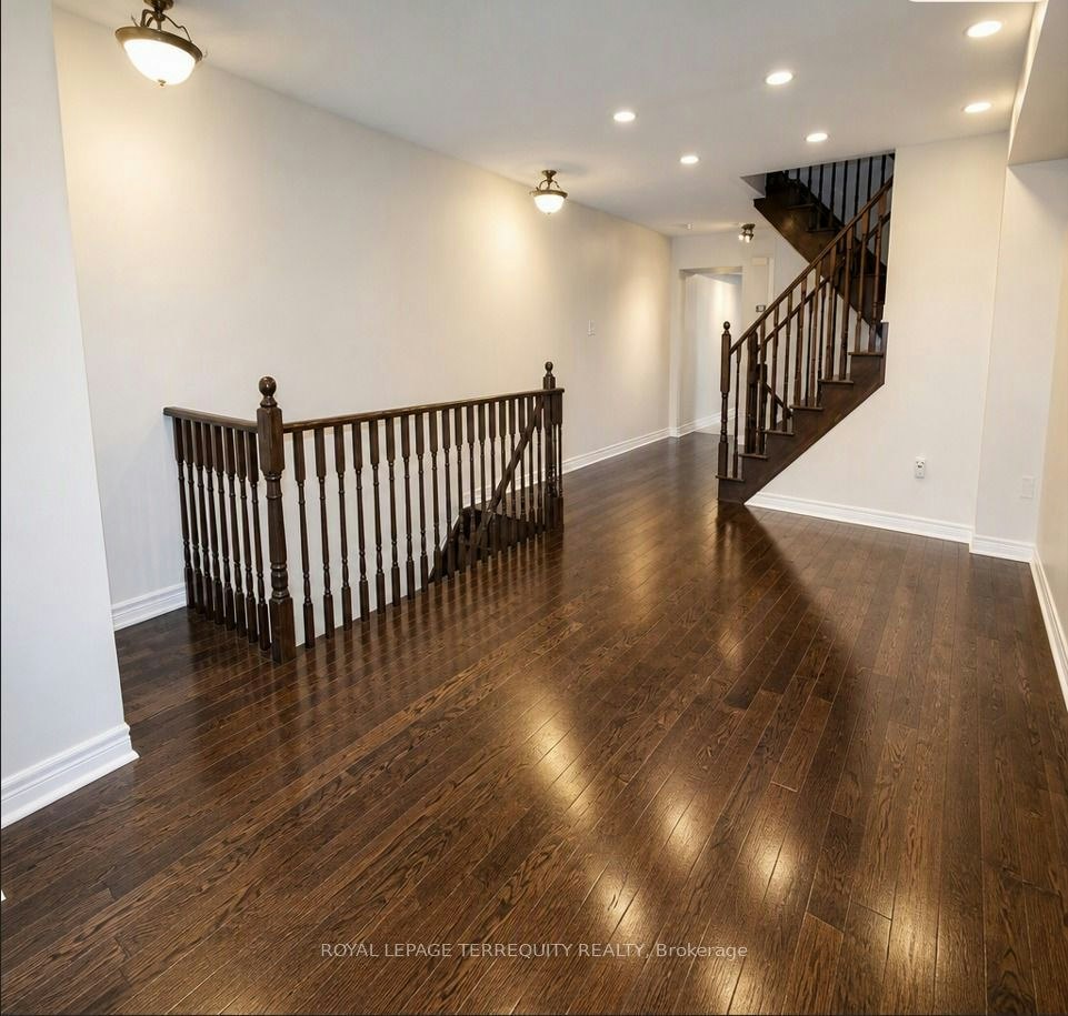 Upper-19 De Jong Street, Toronto, ON, M1P 0C1 4