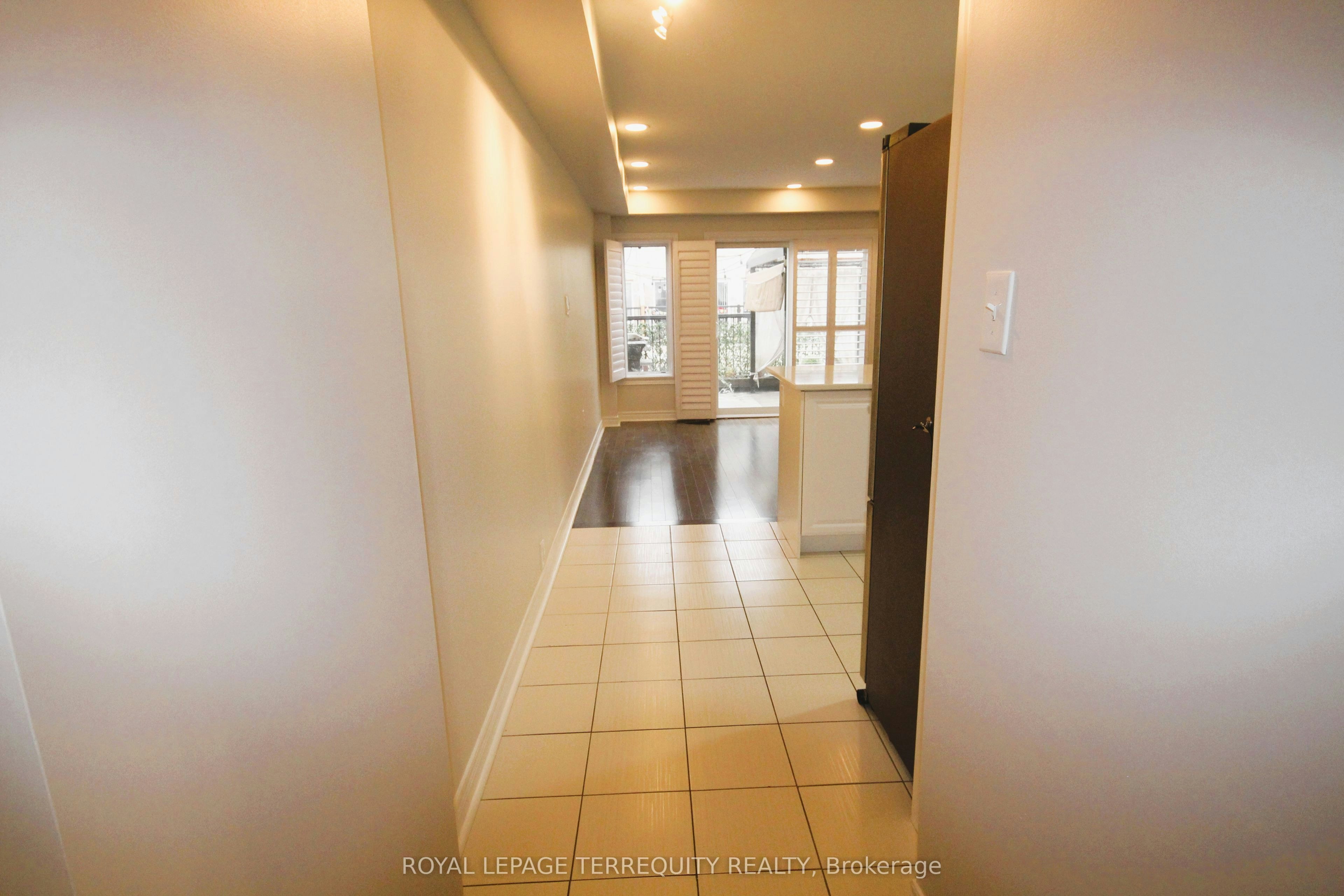 Upper-19 De Jong Street, Toronto, ON, M1P 0C1 - 6