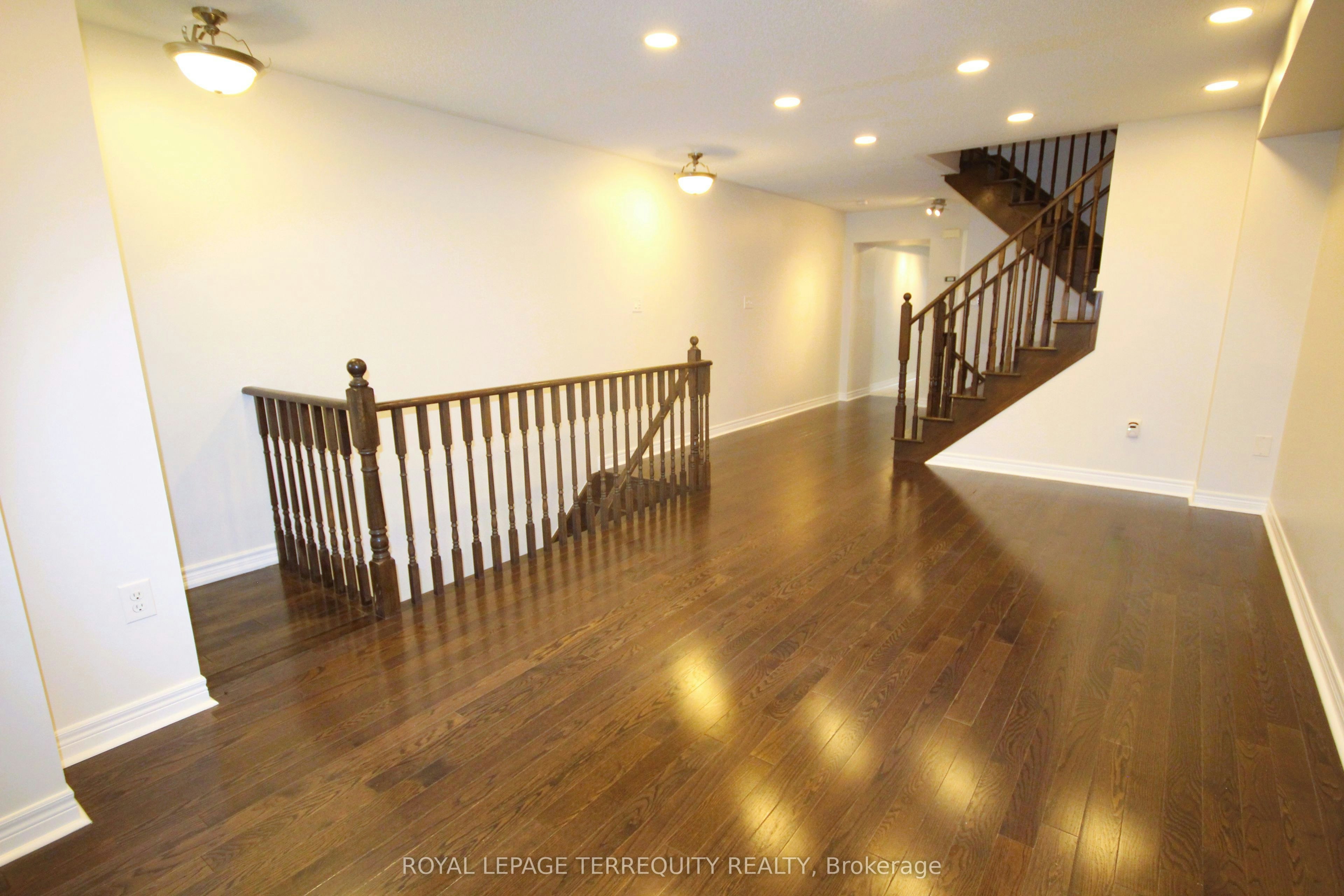 Upper-19 De Jong Street, Toronto, ON, M1P 0C1 - 3