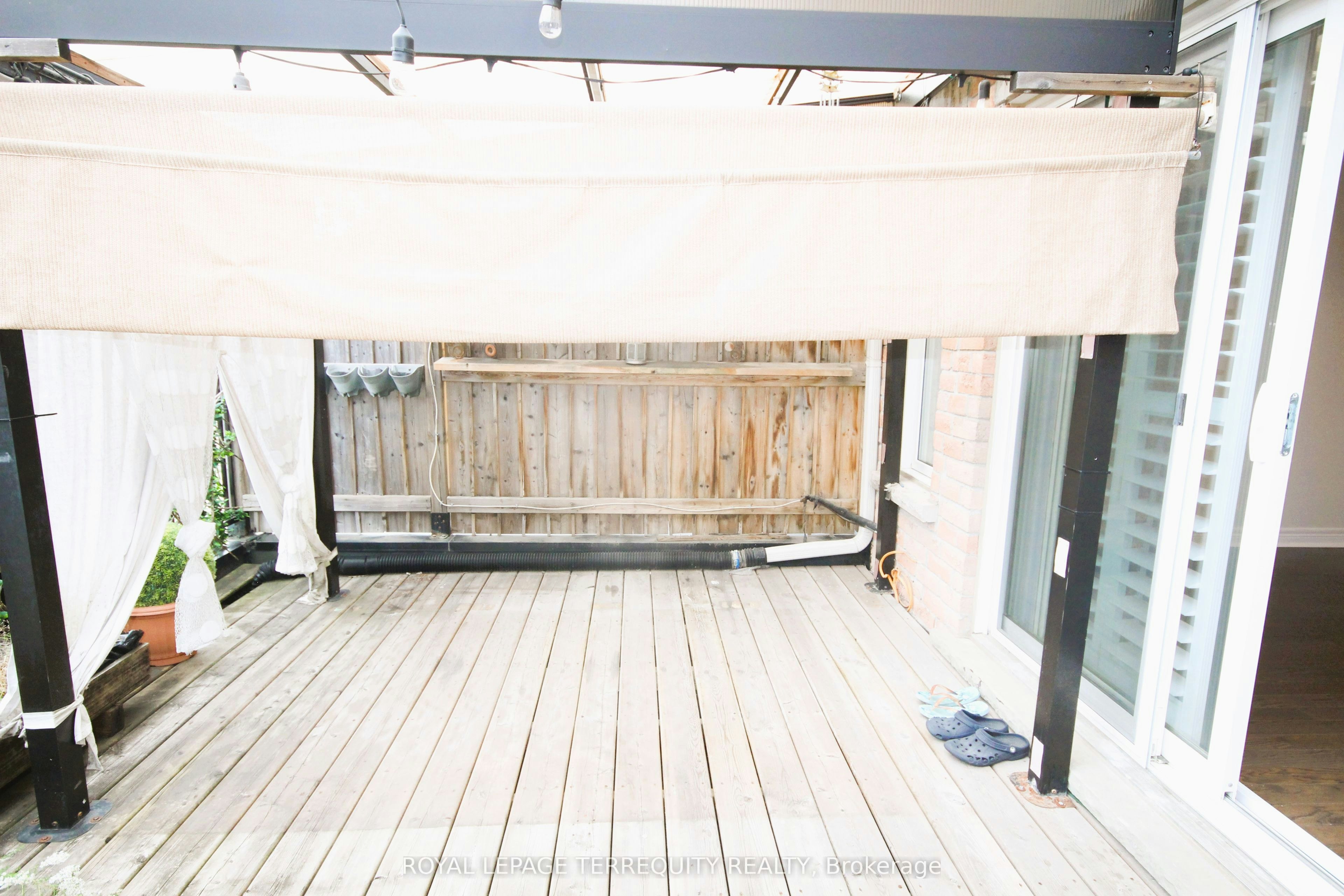 Upper-19 De Jong Street, Toronto, ON, M1P 0C1 - 21