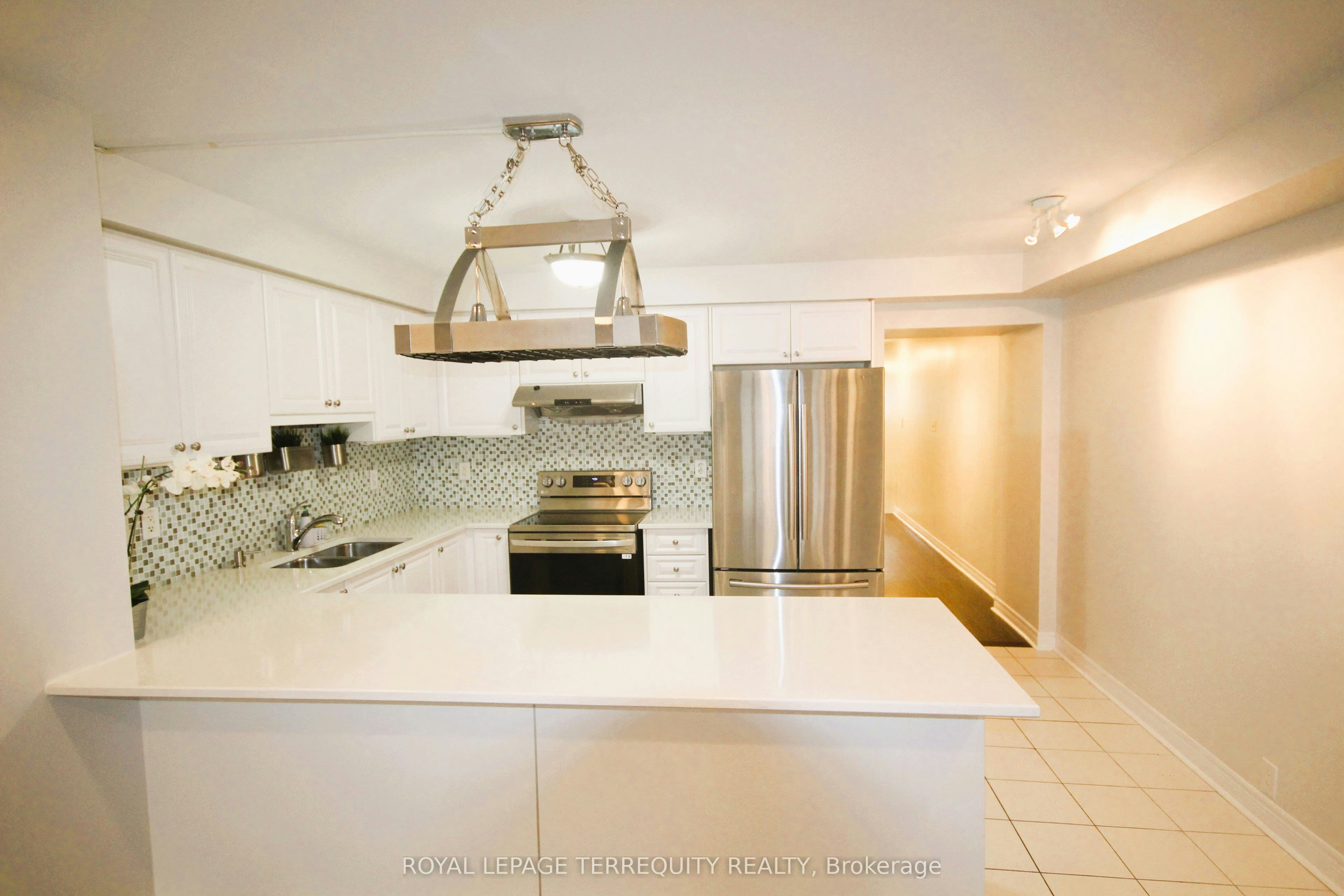 Upper-19 De Jong Street, Toronto, ON, M1P 0C1 - 9