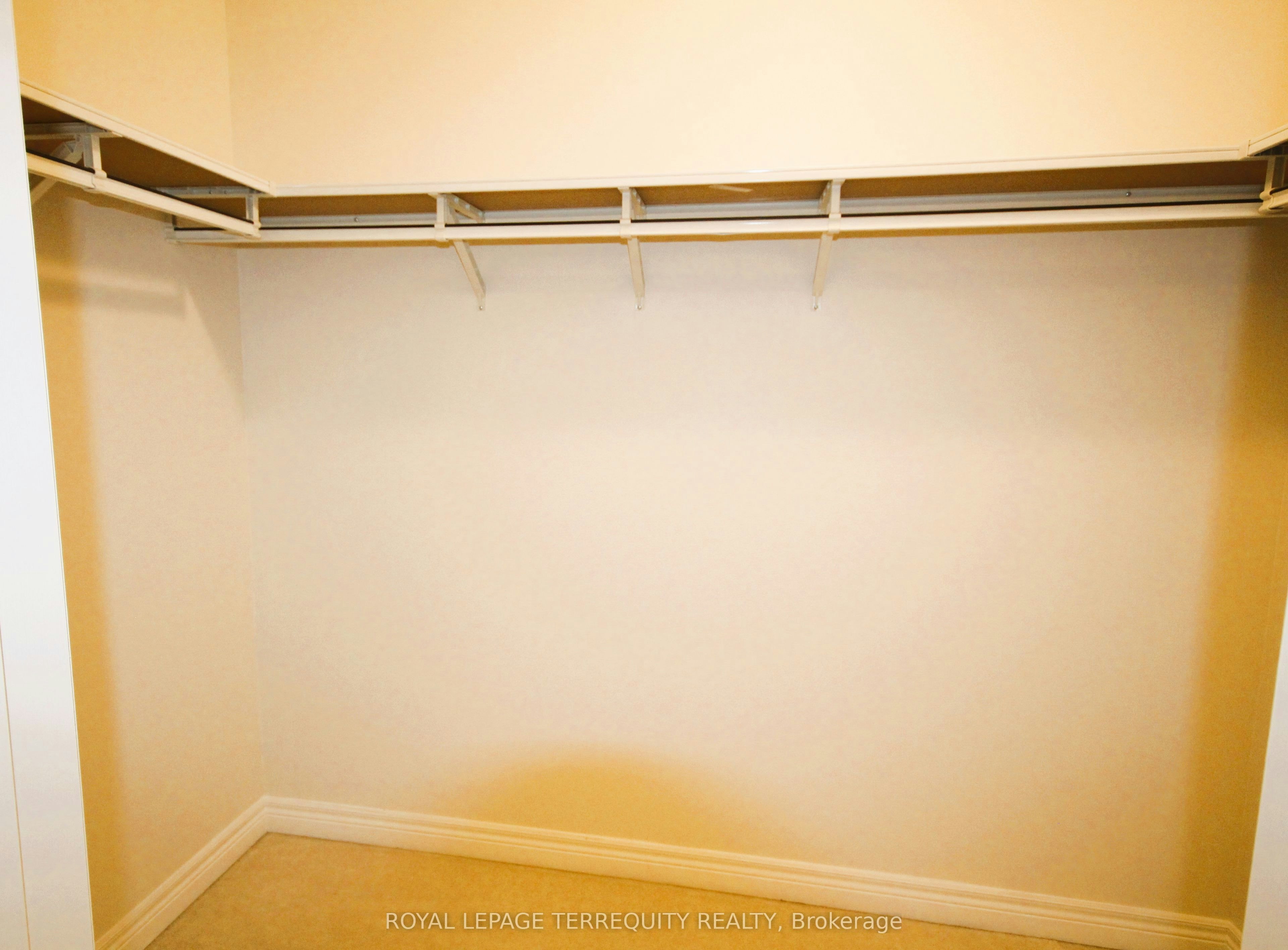 Upper-19 De Jong Street, Toronto, ON, M1P 0C1 - 25
