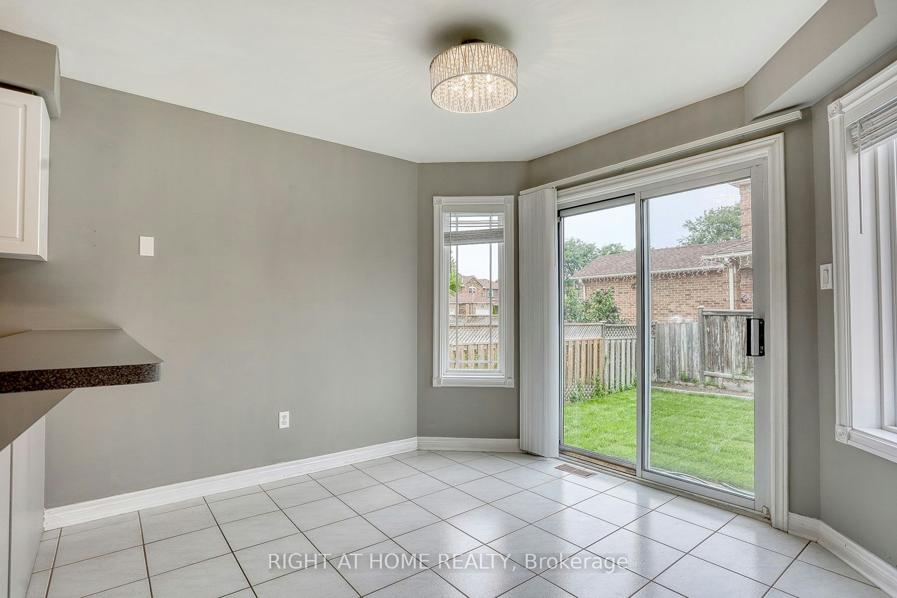 UPPER-37 Brockman Crescent, Ajax, ON, L1T 4B3 - 11