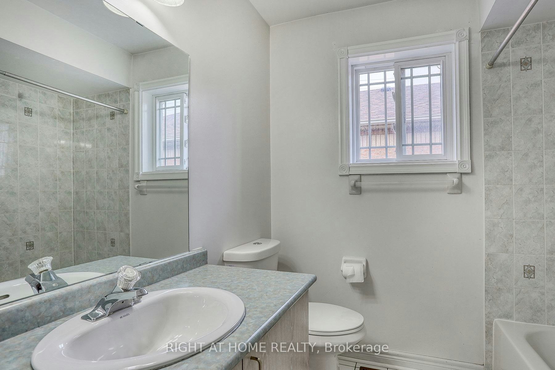 UPPER-37 Brockman Crescent, Ajax, ON, L1T 4B3 - 25