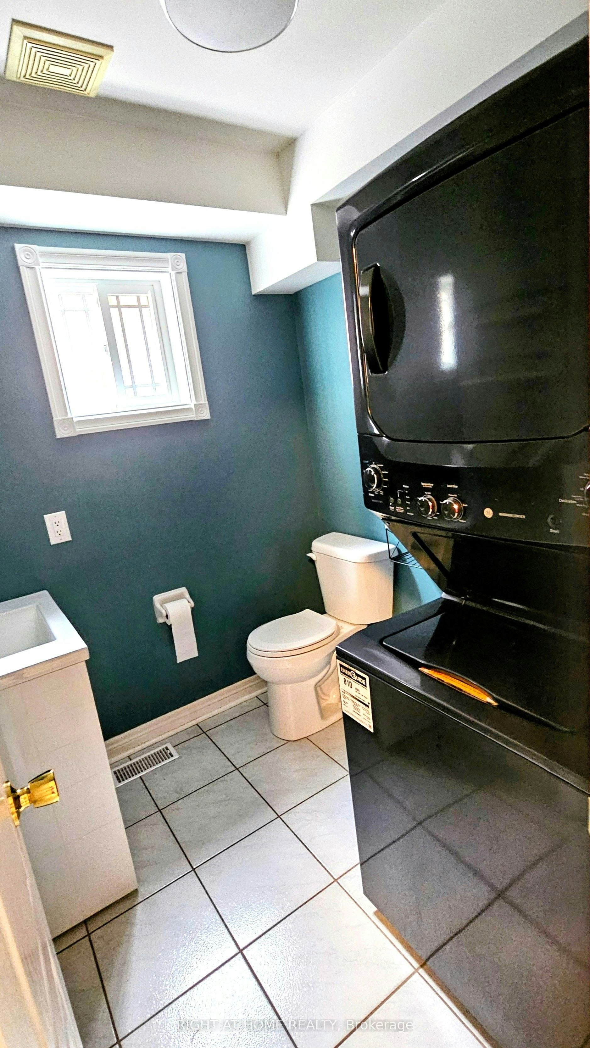 UPPER-37 Brockman Crescent, Ajax, ON, L1T 4B3 - 12