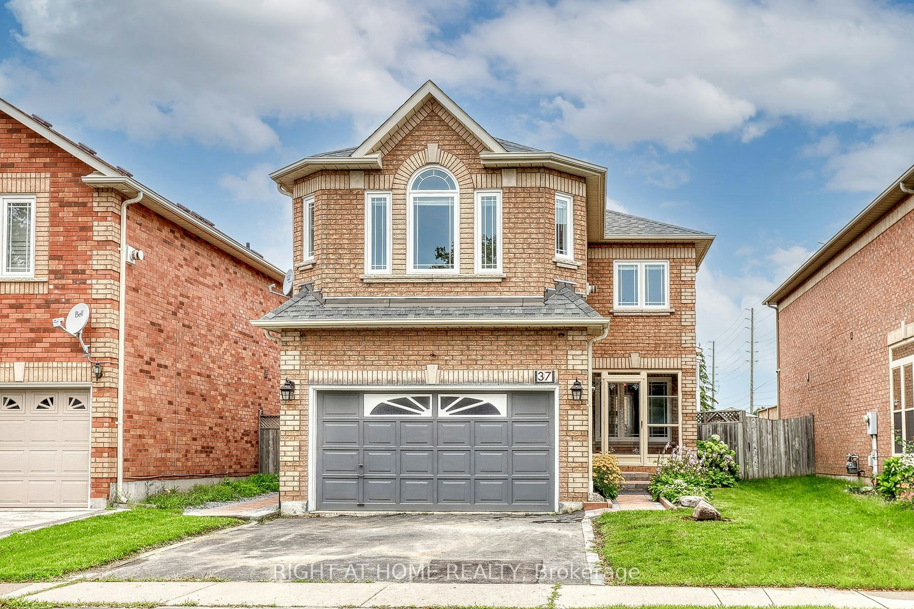 UPPER-37 Brockman Crescent, Ajax, ON, L1T 4B3