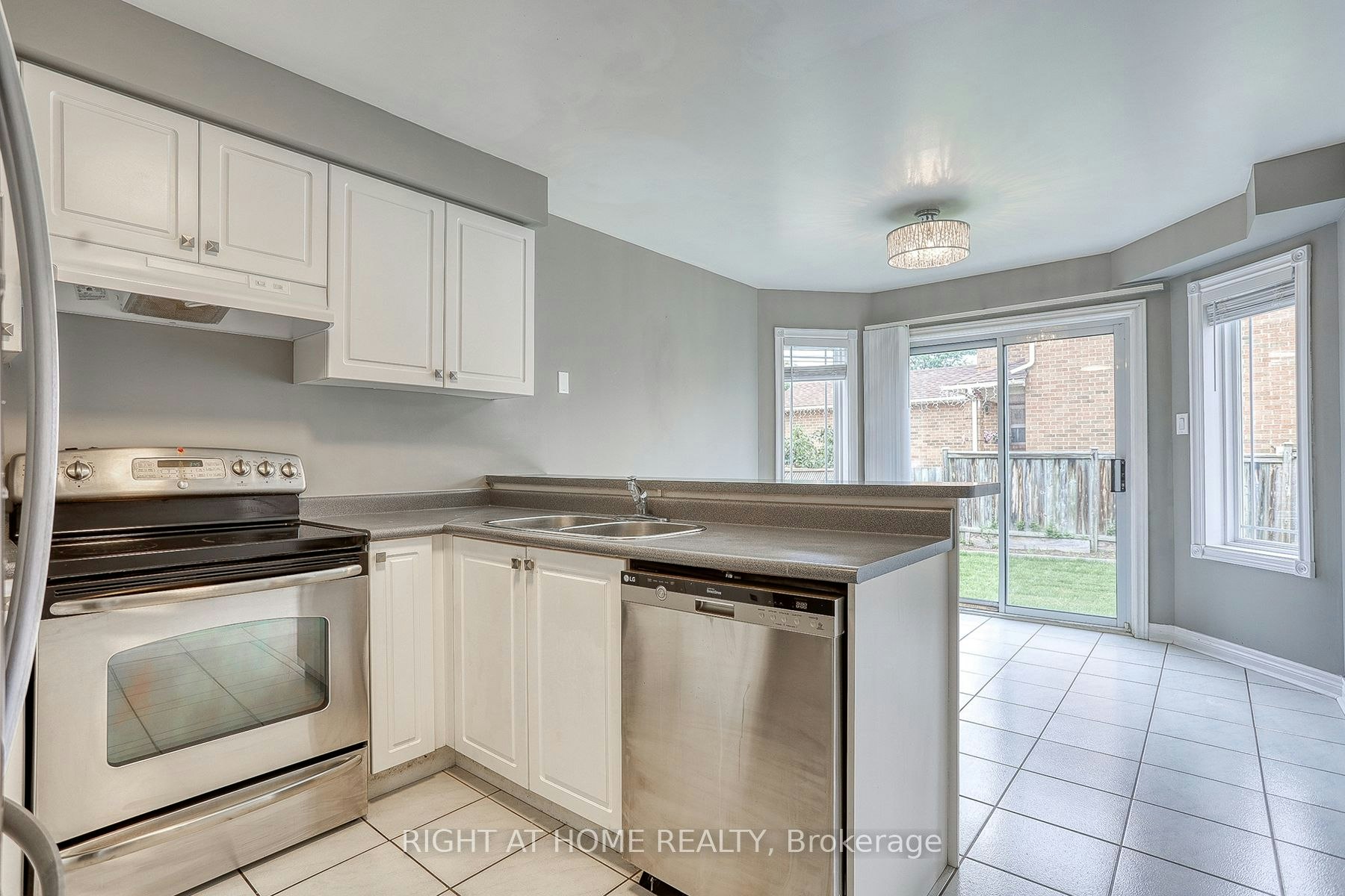 UPPER-37 Brockman Crescent, Ajax, ON, L1T 4B3 - 10