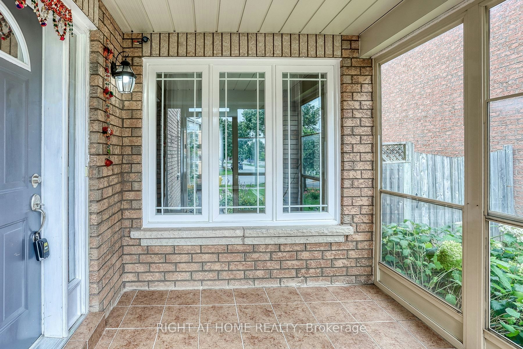 UPPER-37 Brockman Crescent, Ajax, ON, L1T 4B3 - 3