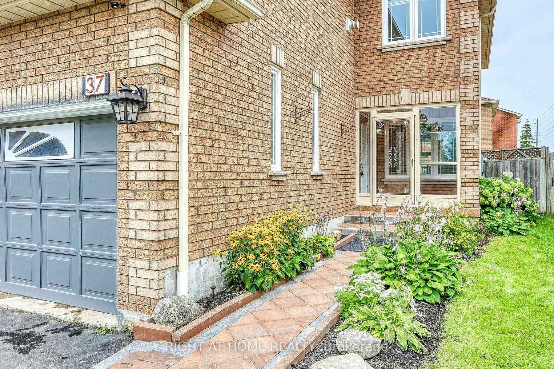 UPPER-37 Brockman Crescent, Ajax, ON, L1T 4B3 - 2