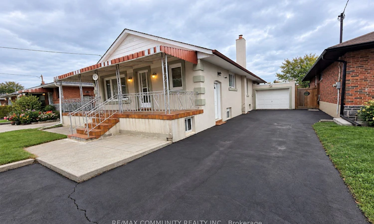 93 Waringstown Drive