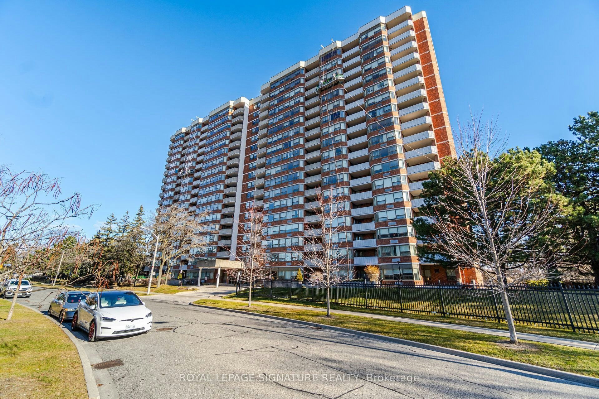1204-121 Ling Road, Toronto, ON, M1E 4Y2