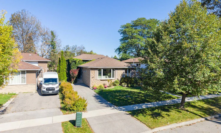 46 Manorglen Crescent