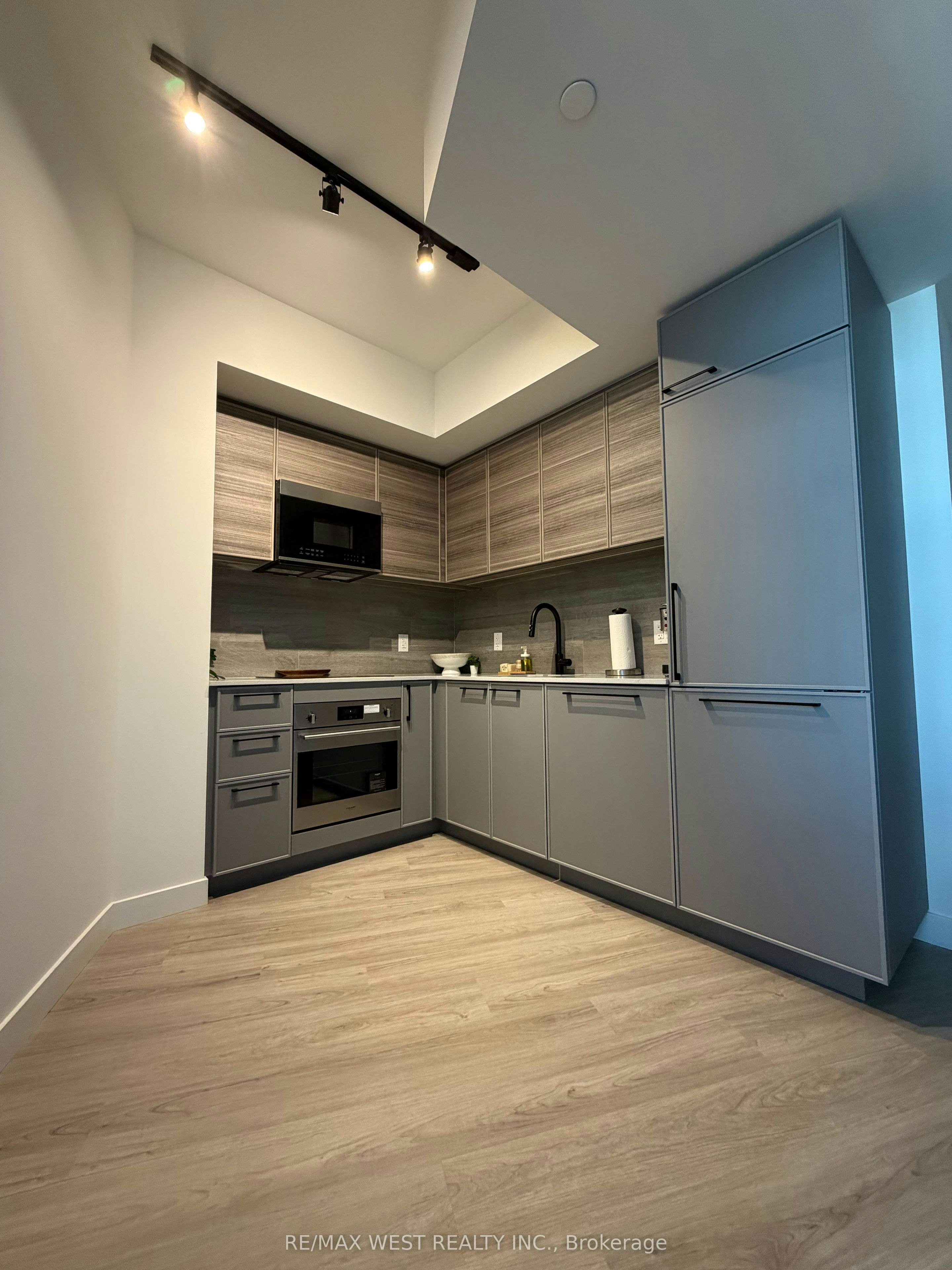 1415-1050 Eastern Avenue, Toronto, ON, M4L 0B7 - 8
