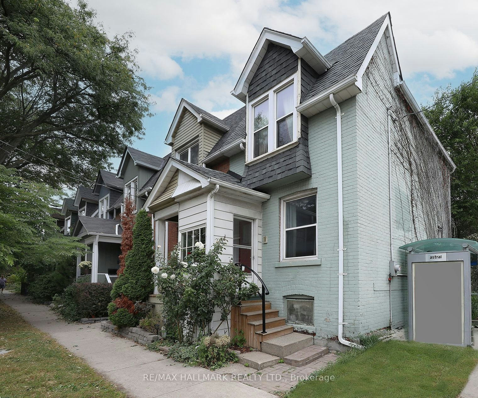 1 Lockwood Road, Toronto, ON, M4L 3M7