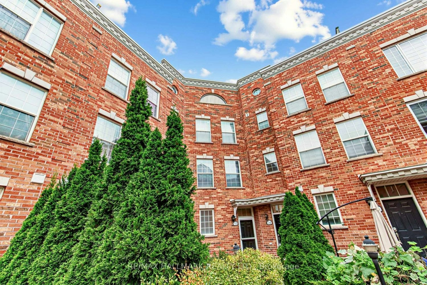 34 Fairhead Mews, Toronto, ON, M4E 3Y4