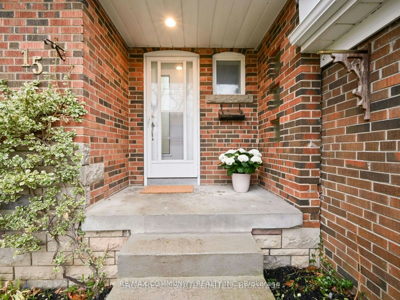 15 Saunders Road, Toronto, ON, M1J 3J1 - 2