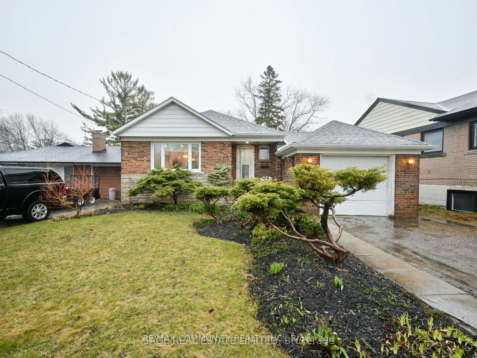 15 Saunders Road, Toronto, ON, M1J 3J1
