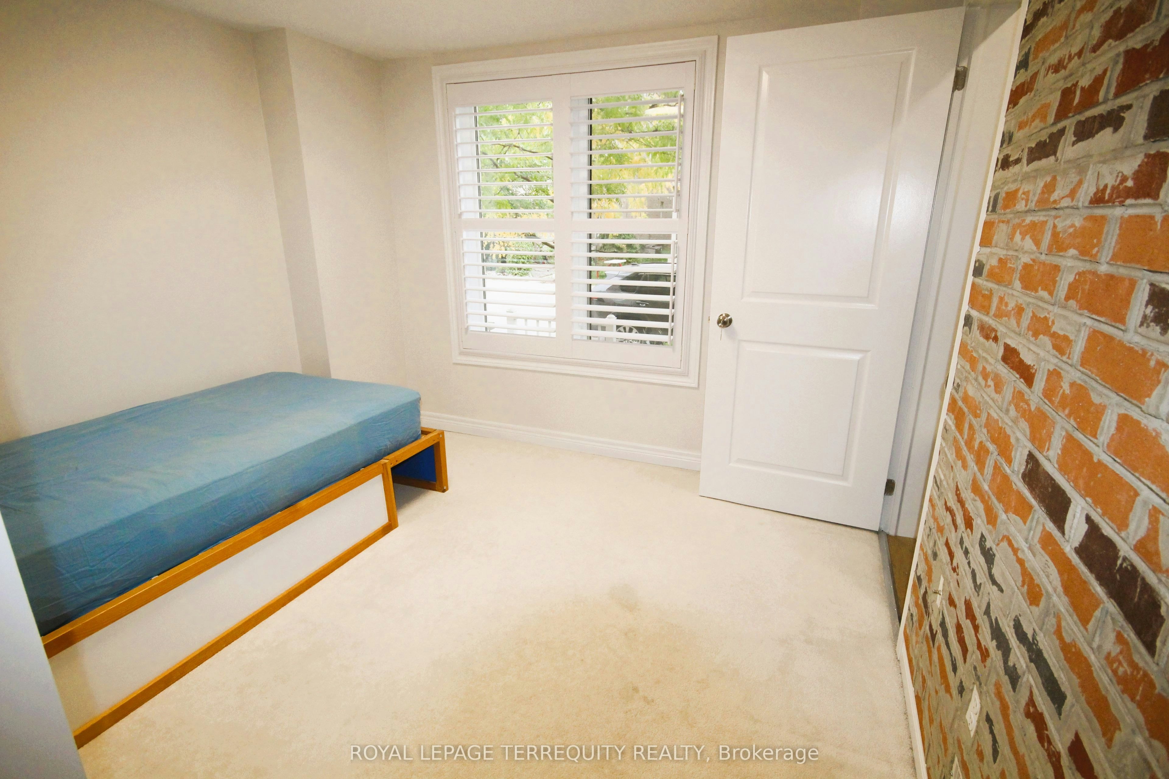 Main-19 De Jong Street, Toronto, ON, M1P 0C1 - 2