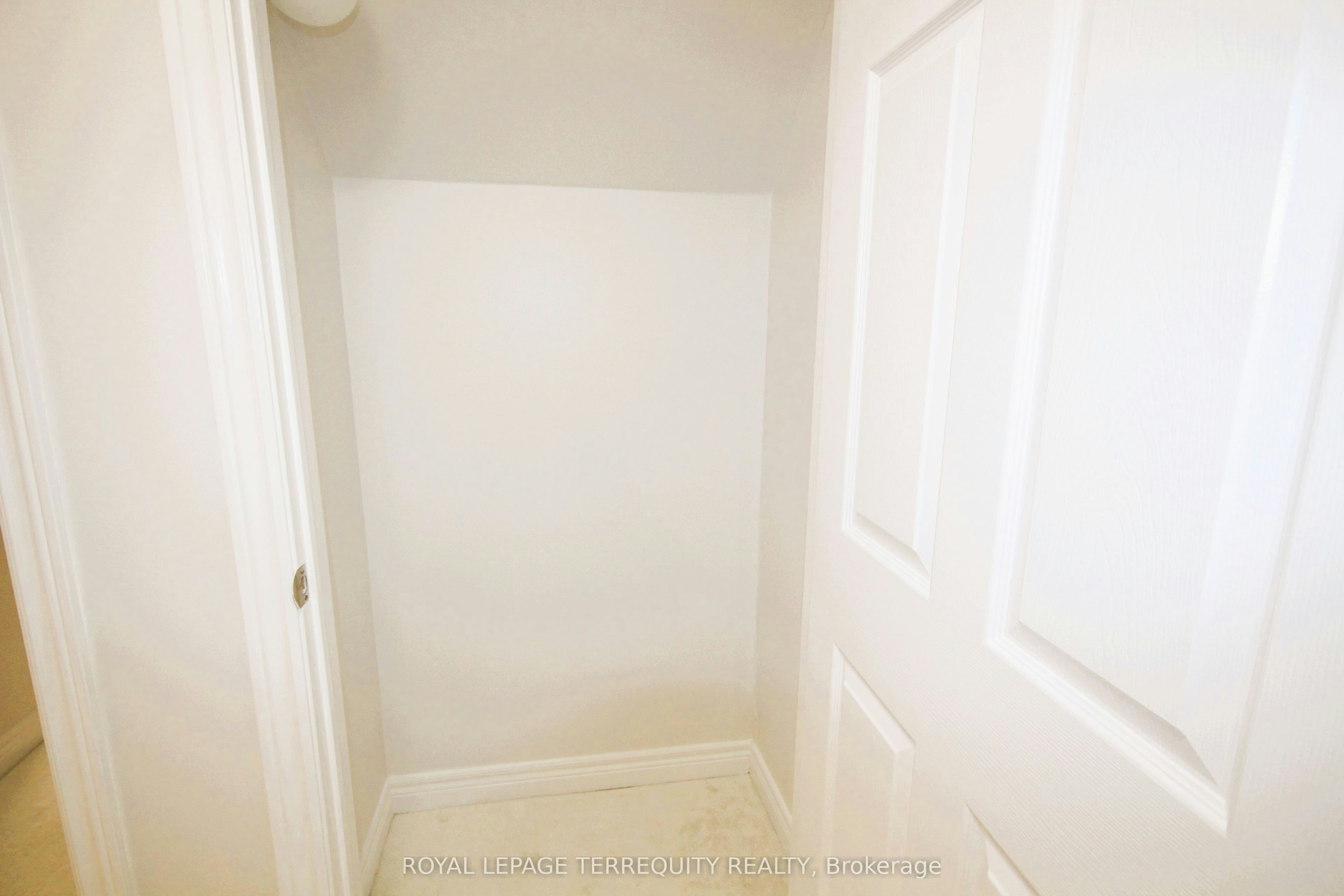 Main-19 De Jong Street, Toronto, ON, M1P 0C1 - 12