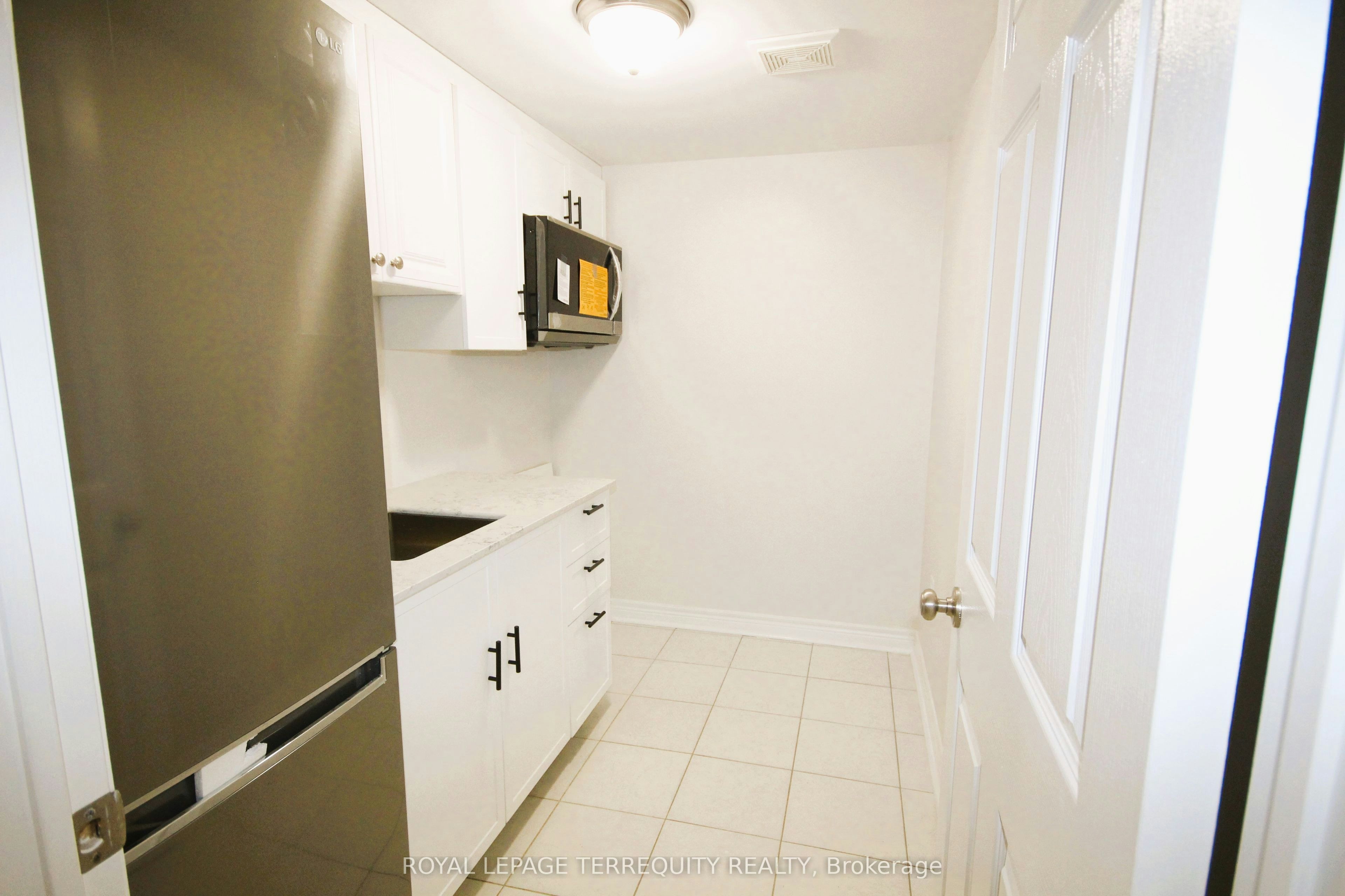 Main-19 De Jong Street, Toronto, ON, M1P 0C1 - 7