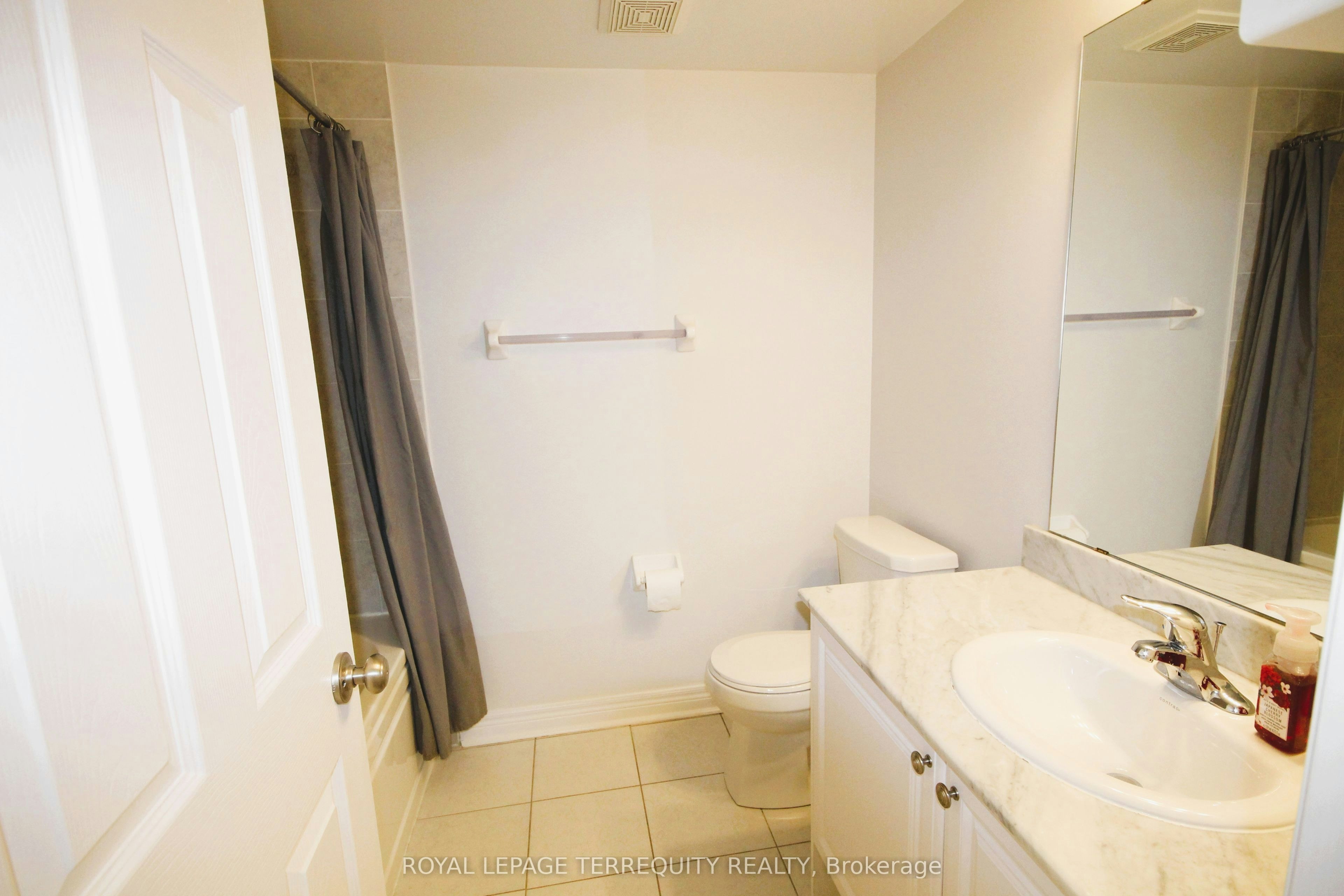 Main-19 De Jong Street, Toronto, ON, M1P 0C1 - 10