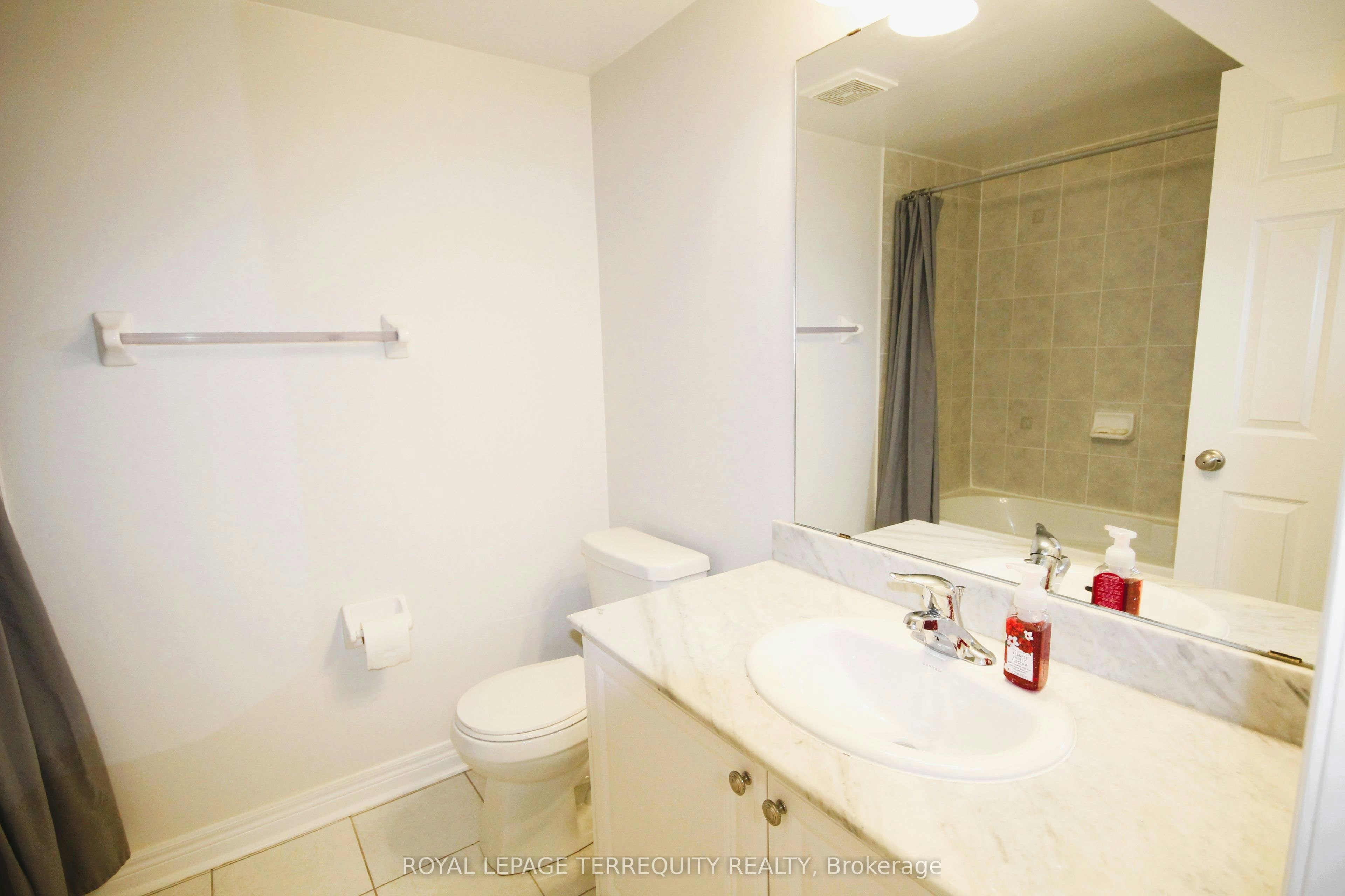 Main-19 De Jong Street, Toronto, ON, M1P 0C1 - 9