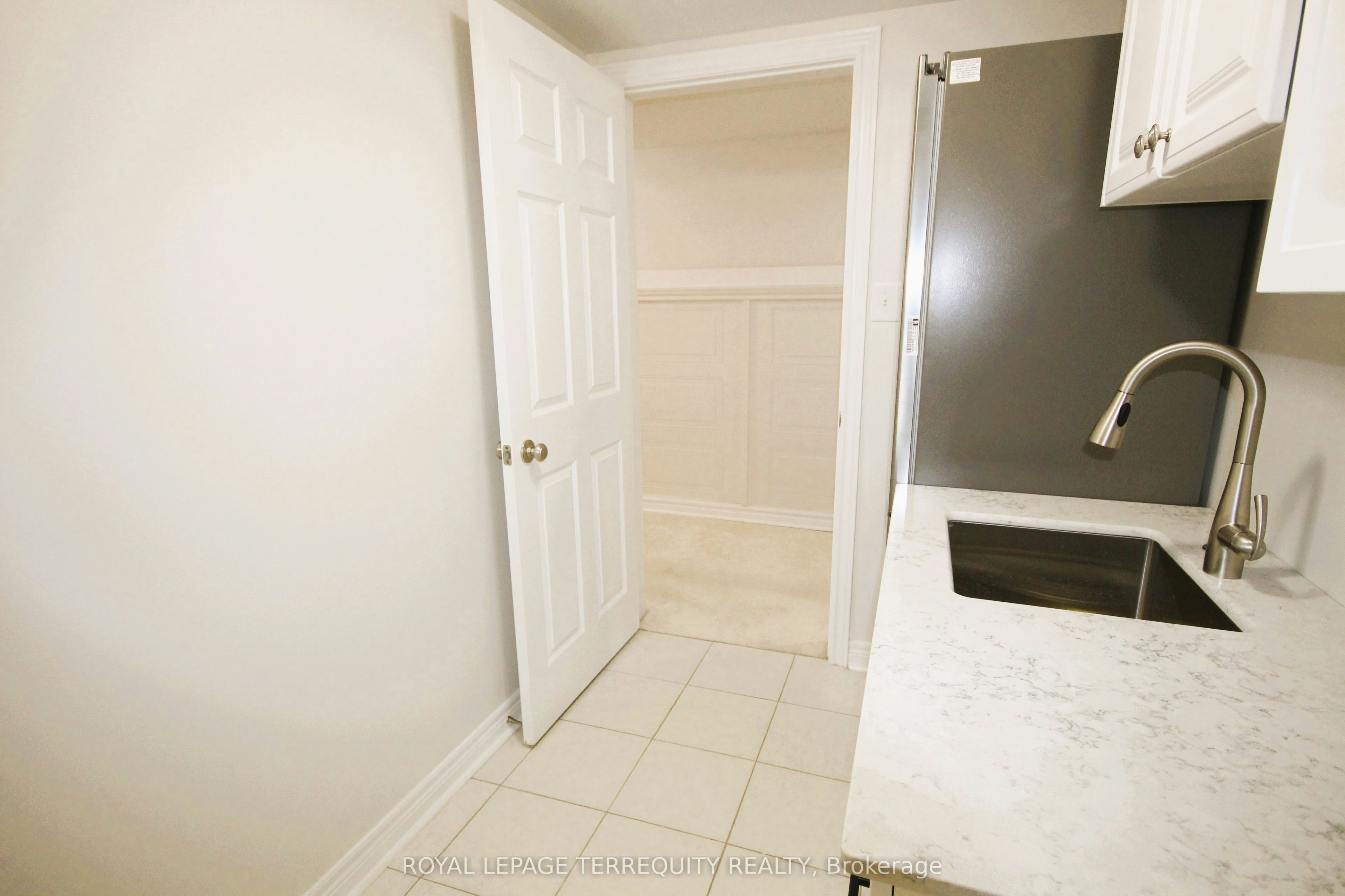 Main-19 De Jong Street, Toronto, ON, M1P 0C1 - 8