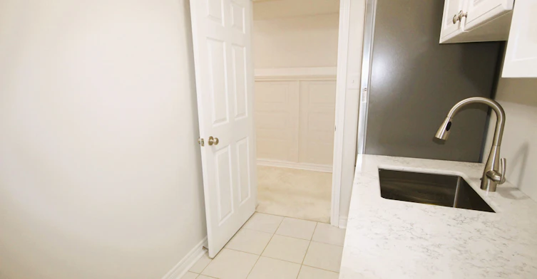 Main-19 De Jong Street, Toronto, ON, M1P 0C1 - 8