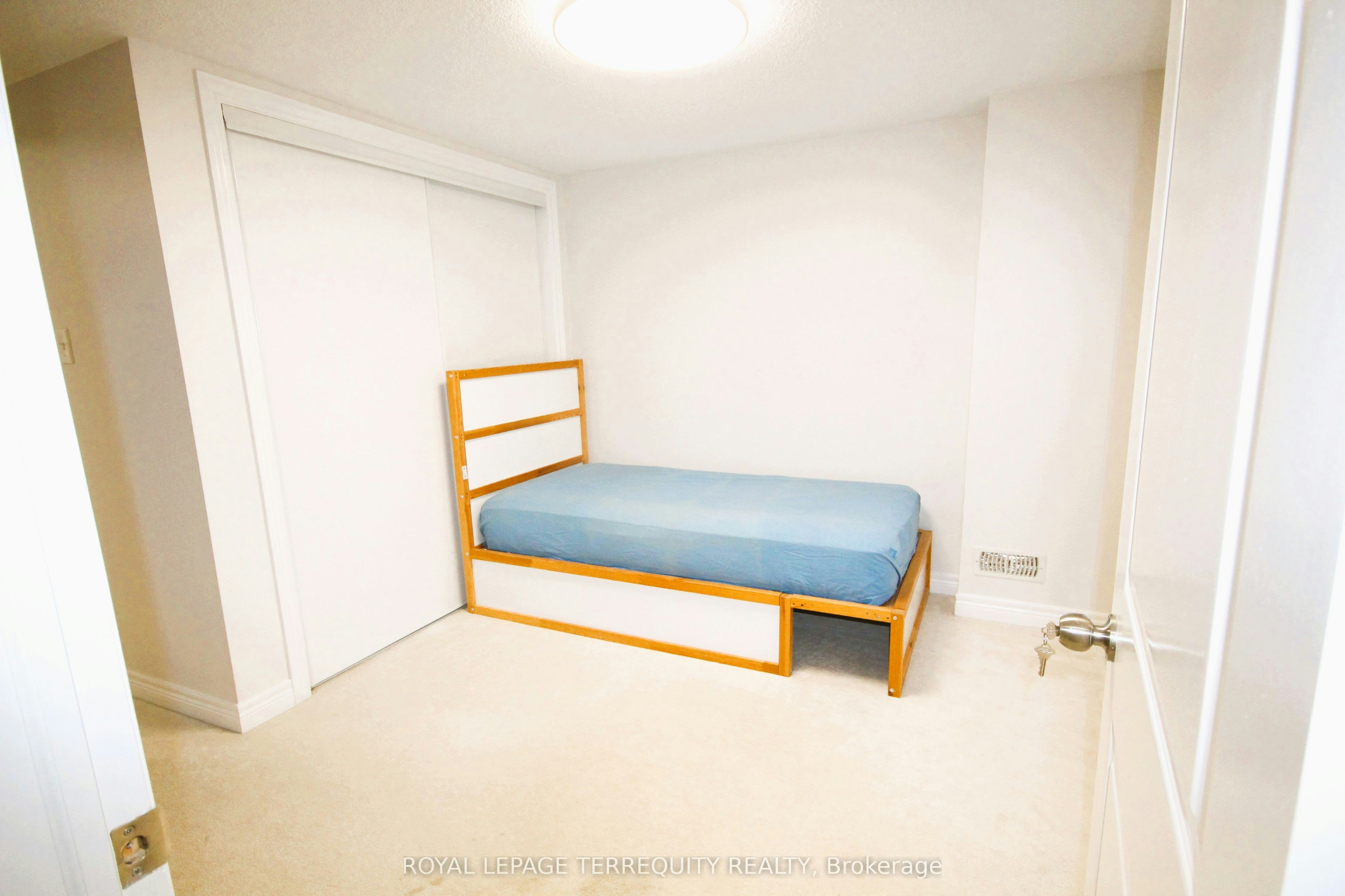 Main-19 De Jong Street, Toronto, ON, M1P 0C1 - 4
