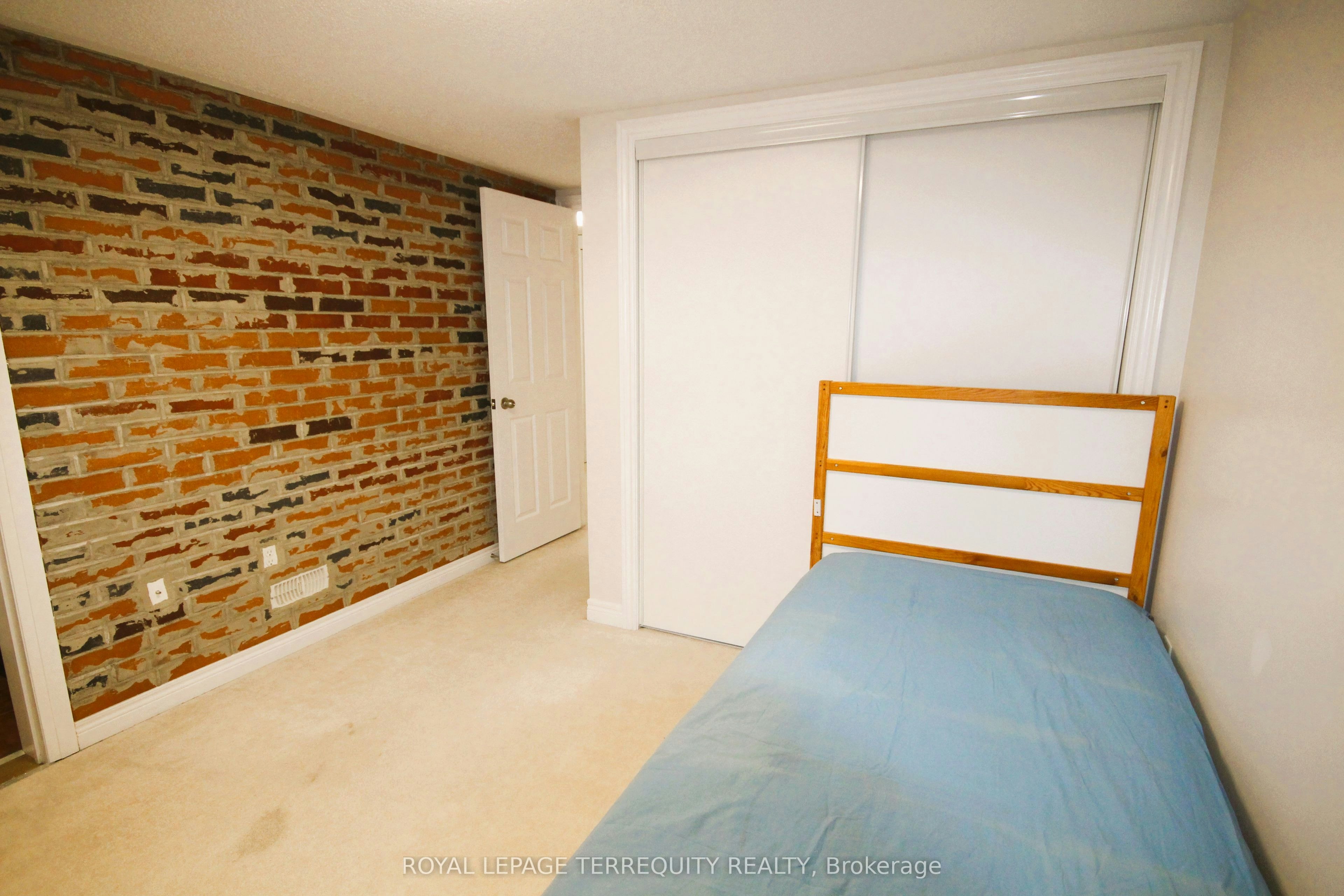 Main-19 De Jong Street, Toronto, ON, M1P 0C1 - 3