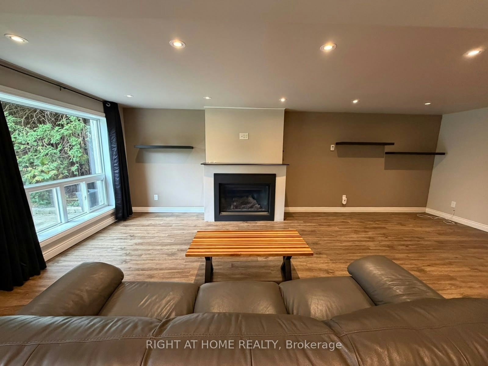 585 Brentwood Avenue S, Oshawa, ON, L1G 2S9 - 10