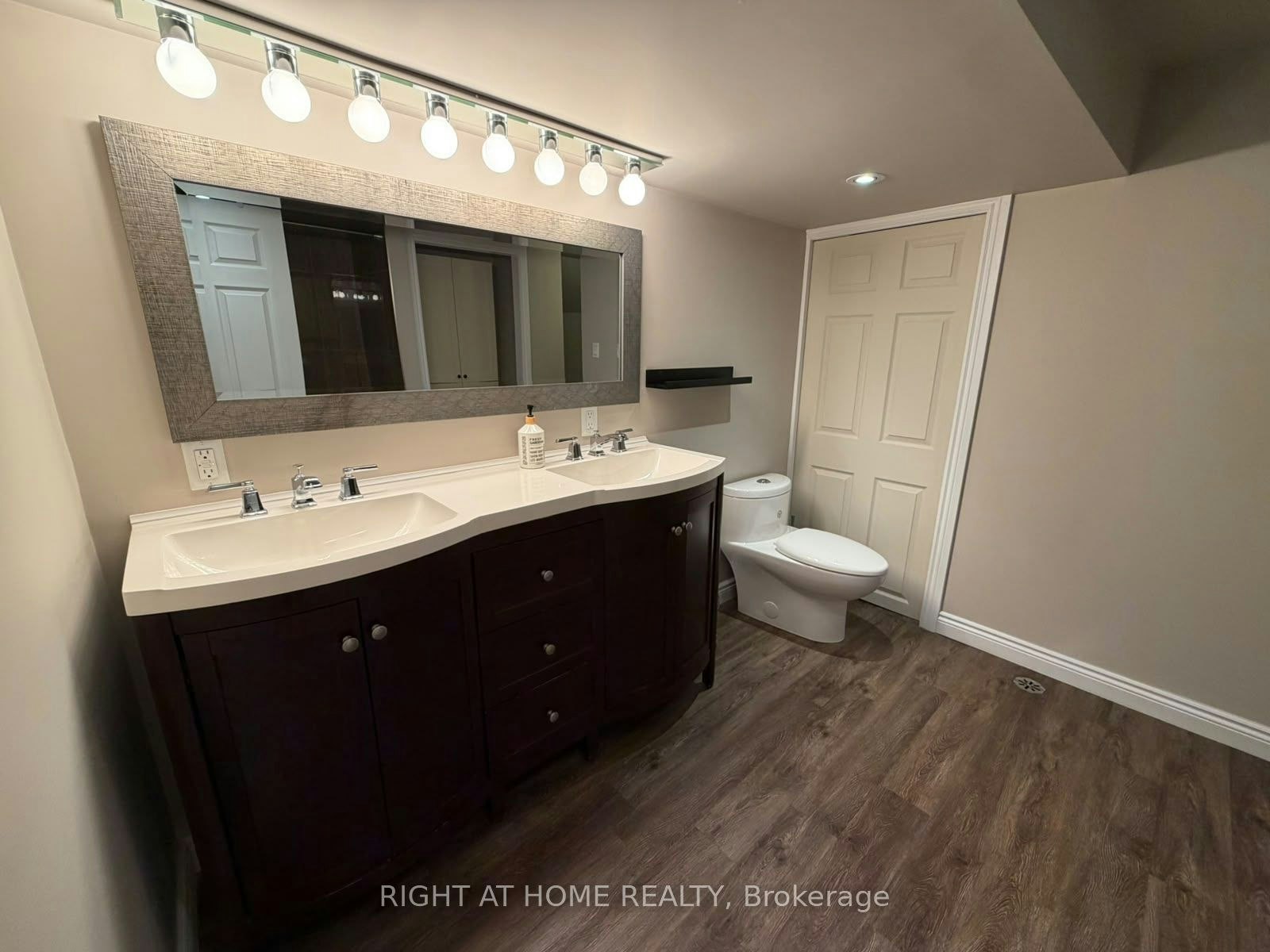 585 Brentwood Avenue S, Oshawa, ON, L1G 2S9 - 7
