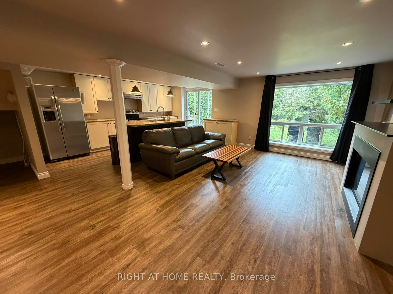 585 Brentwood Avenue S, Oshawa, ON, L1G 2S9 - 2