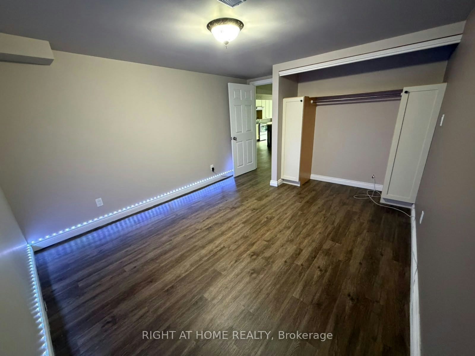 585 Brentwood Avenue S, Oshawa, ON, L1G 2S9 - 4