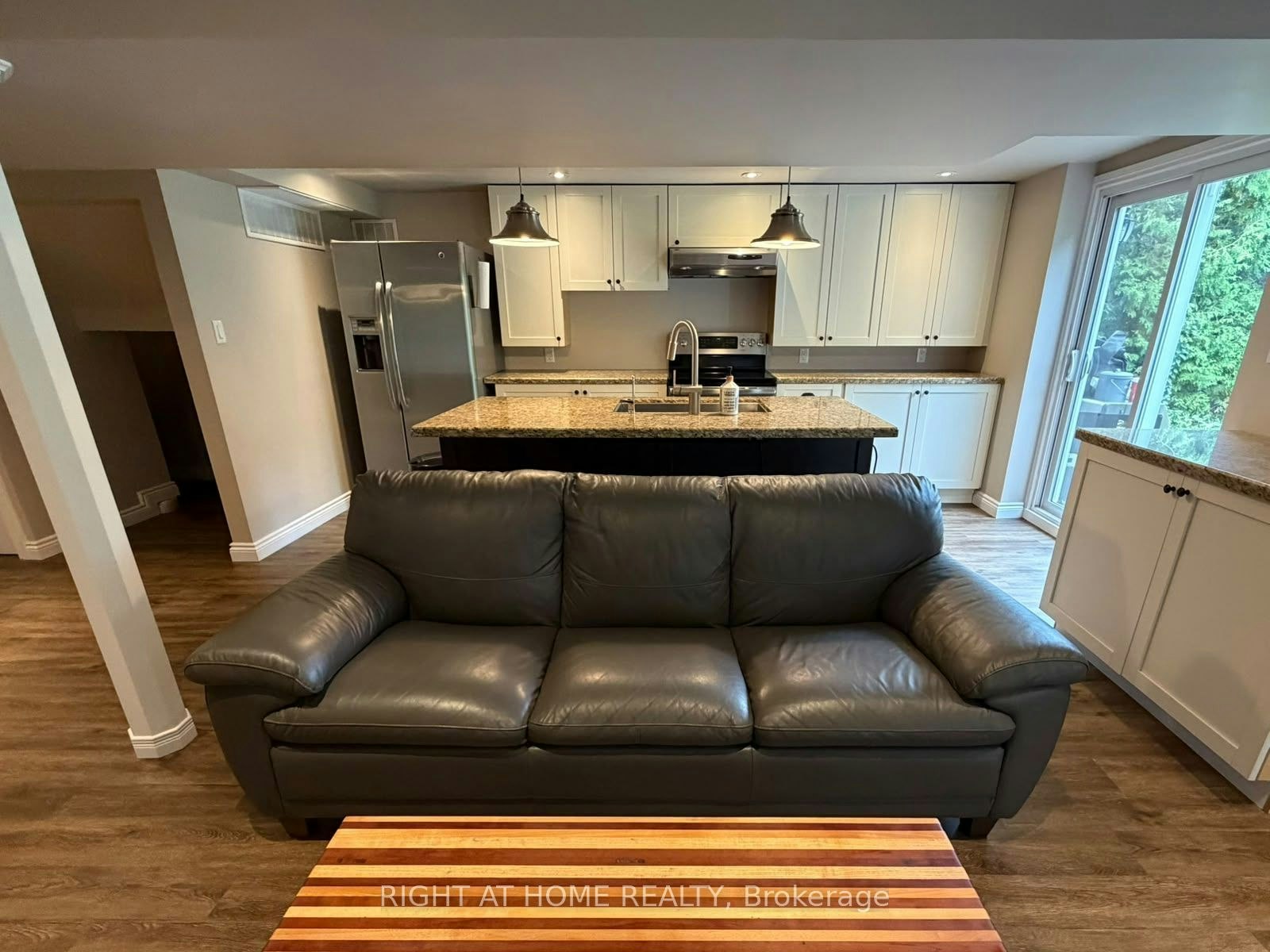 585 Brentwood Avenue S, Oshawa, ON, L1G 2S9 - 9