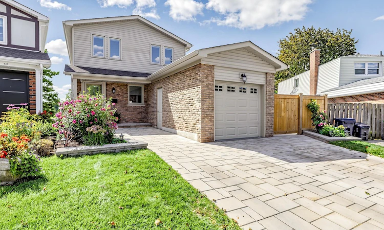 19 Post Horn Grove