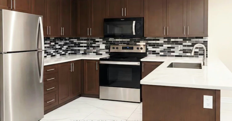 10 Waterstone Way, Whitby, ON, L1N 0M3