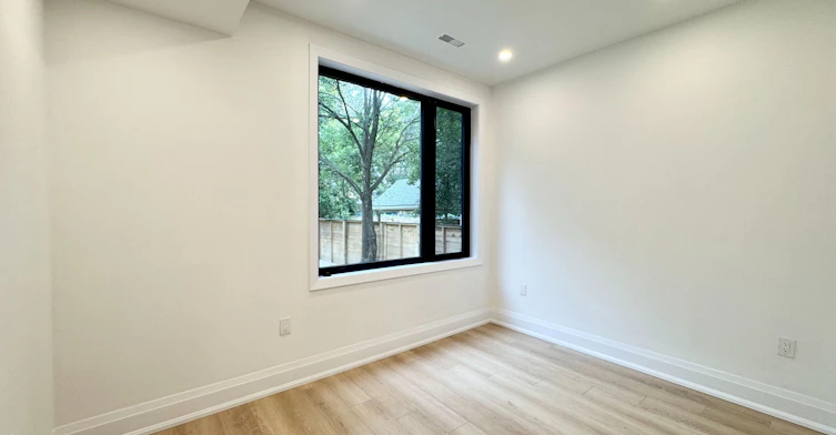 #2-151 Gledhill Avenue, Toronto, ON, M4C 5L1 - 7