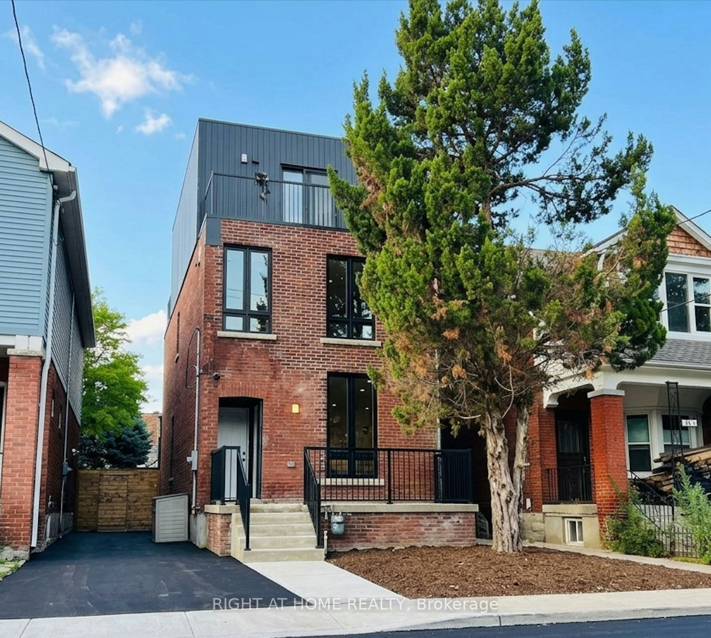 #1-151 Gledhill Avenue, Toronto, ON, M4C 5L1