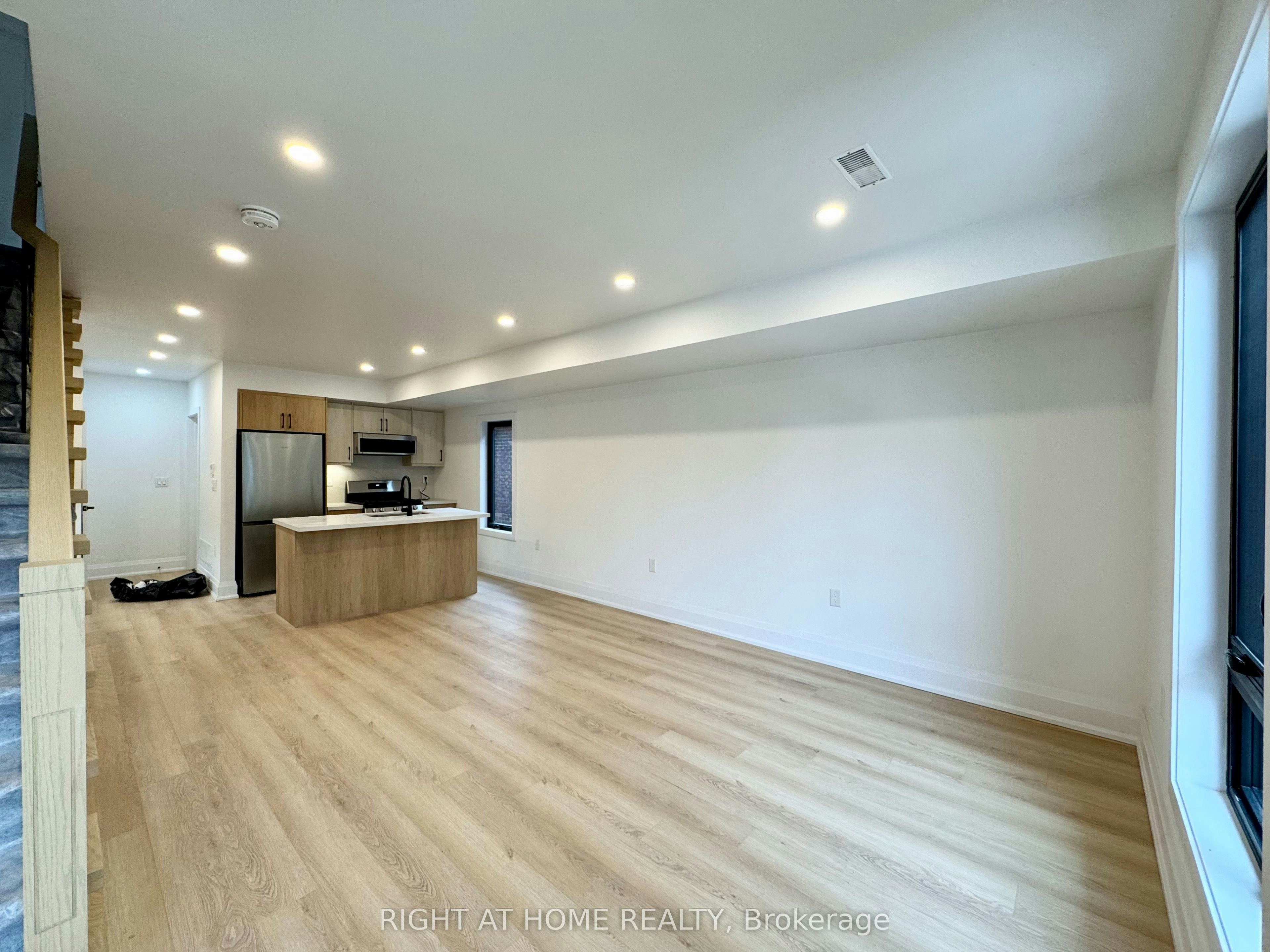 #3-151 Gledhill Avenue, Toronto, ON, M4C 5L1 - 8