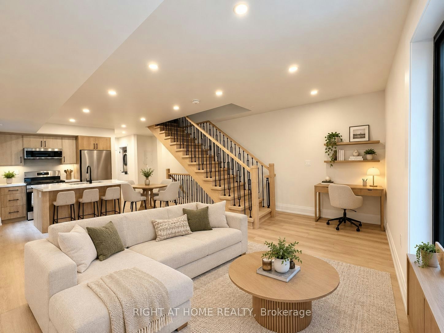 #4-151 Gledhill Avenue, Toronto, ON, M4C 5L1