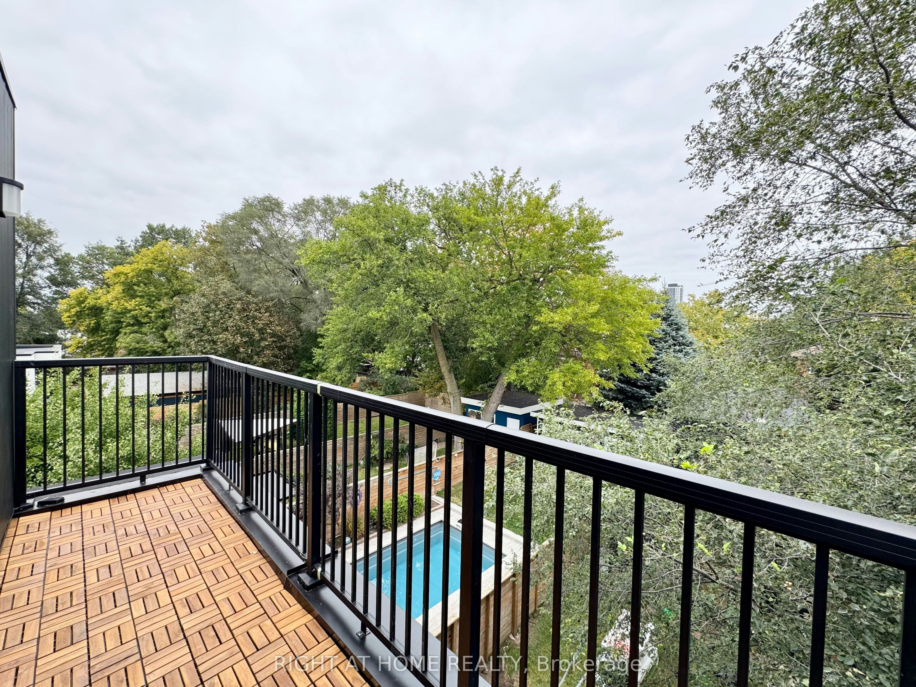 #4-151 Gledhill Avenue, Toronto, ON, M4C 5L1 - 18